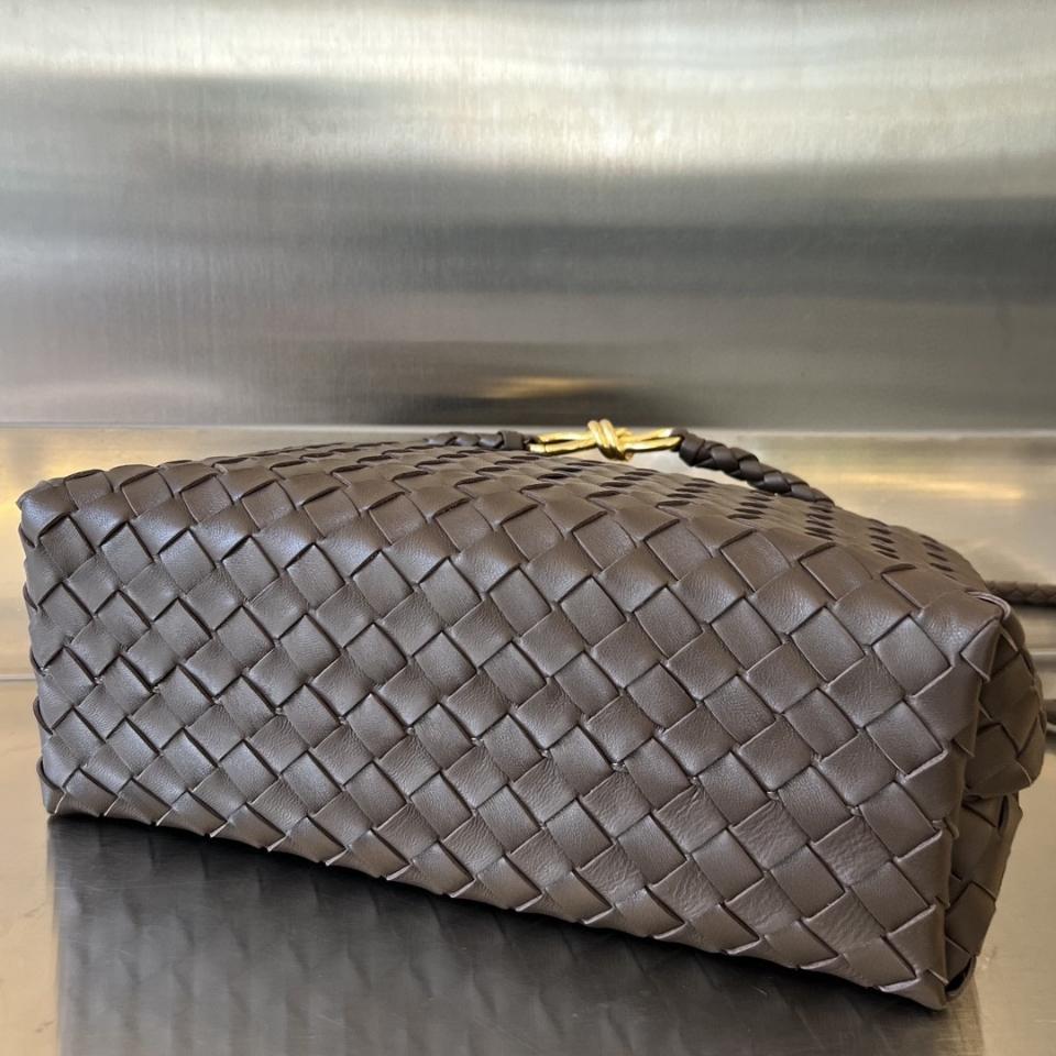 BOTTEGA VENETA 미디엄 안디아모 다크브라운 743572 32x25x11cm