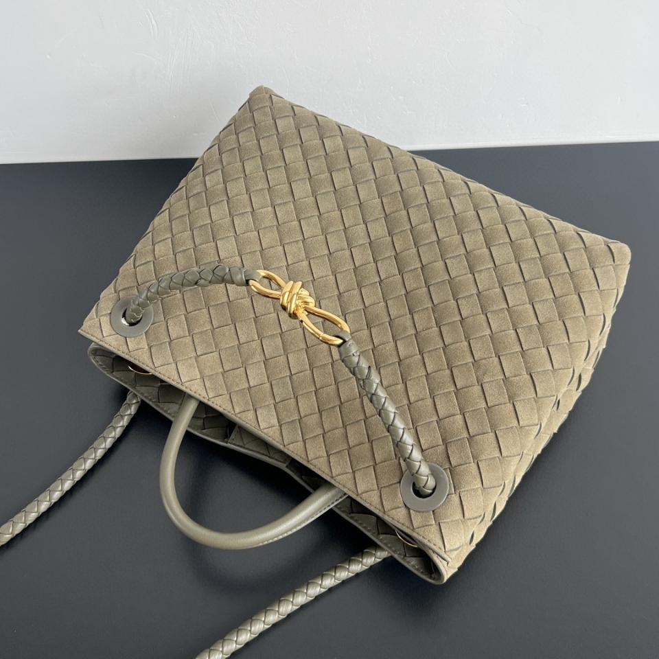 BOTTEGA VENETA 미디엄 안디아모 사이프러스 스웨이드 743572 32x25x11cm