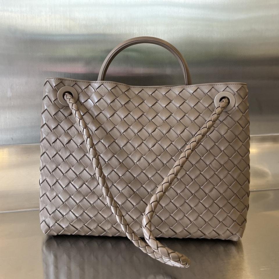 BOTTEGA VENETA 미디엄 안디아모 브라운 743572 32x25x11cm