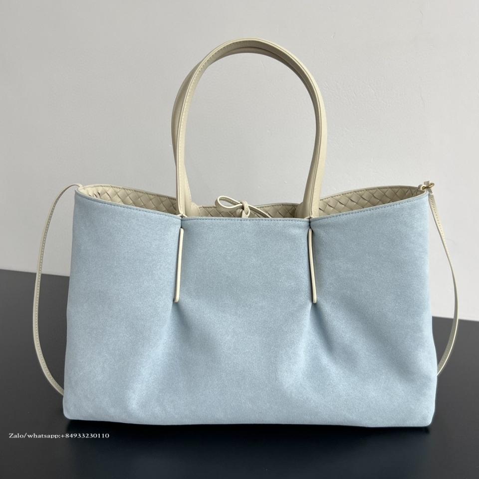 보테가 베네타 라지 피나코테카 씨솔트/얼음 817166 43*14.5*23 cm