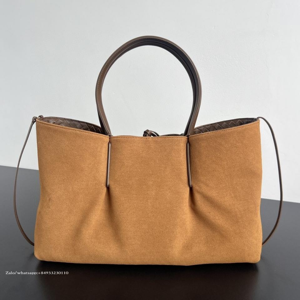 보테가 베네타 라지 피나코테카 앰버/블루 로얄 817166 43*14.5*23 cm
