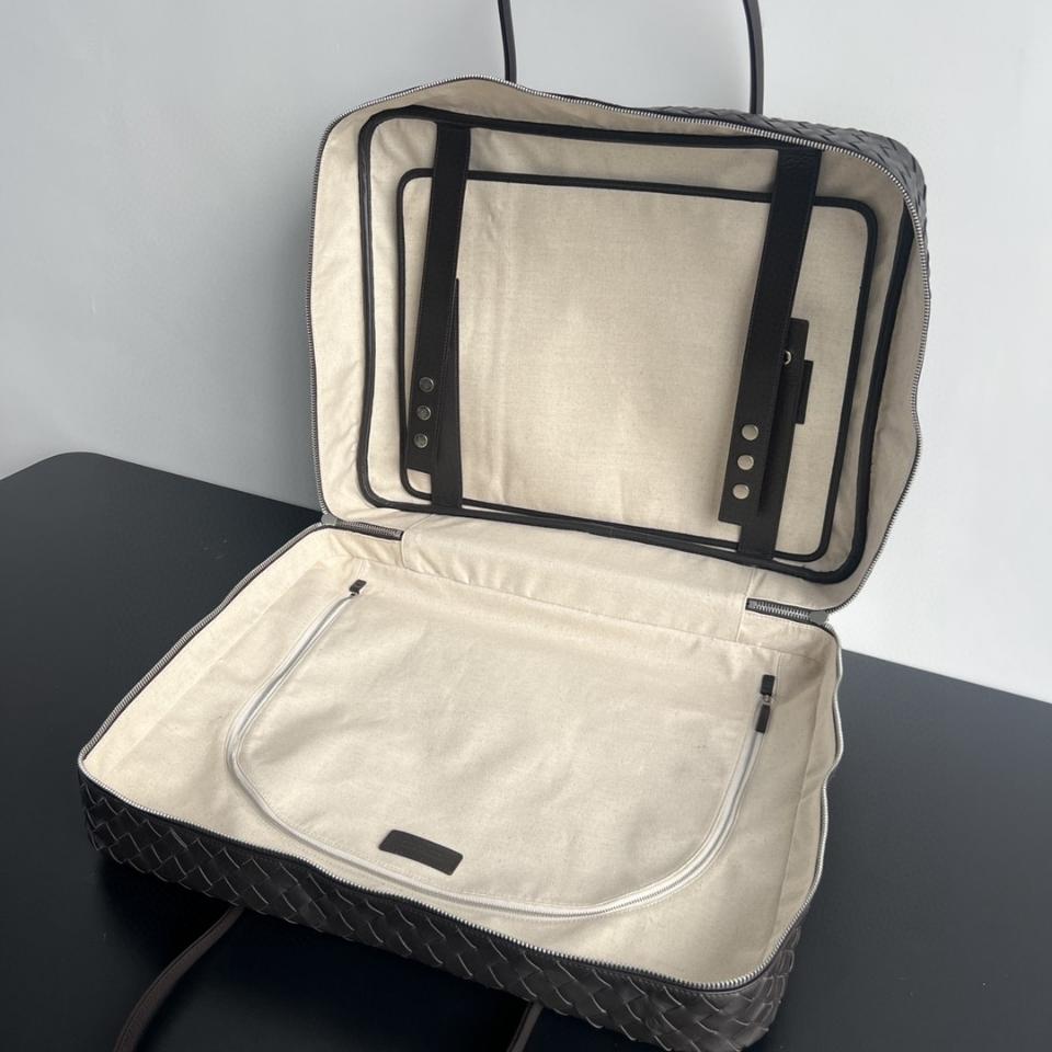 보테가 베네타 라지 겟어웨이 위켄더 폰단트 765620 50.5cm x 41.5cm x 15cm