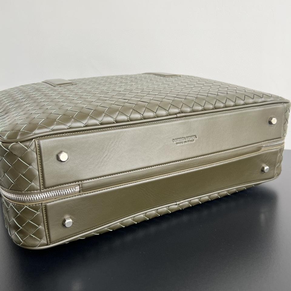 보테가 베네타 라지 겟어웨이 위켄더 사이프러스 765620 50.5cm x 41.5cm x 15cm