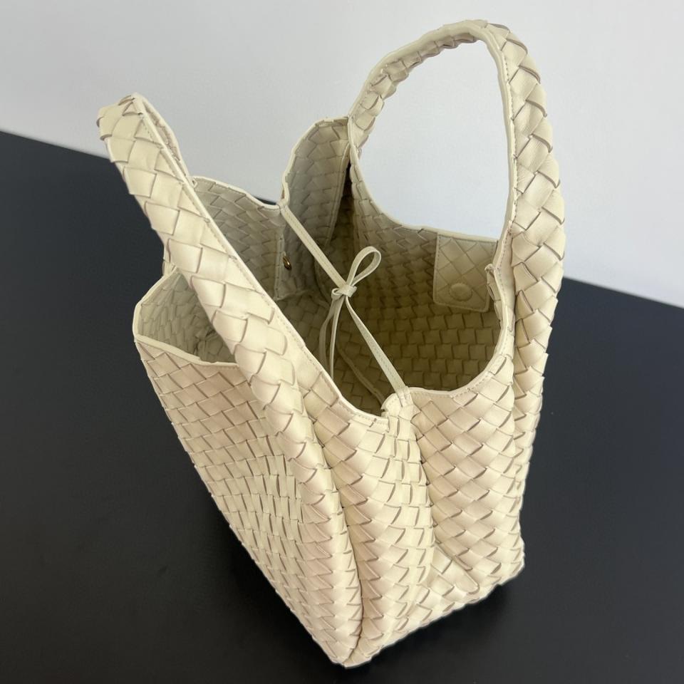 보테가 베네타 라지 캄파나 씨솔트 844250V4 39x25x18.5cm