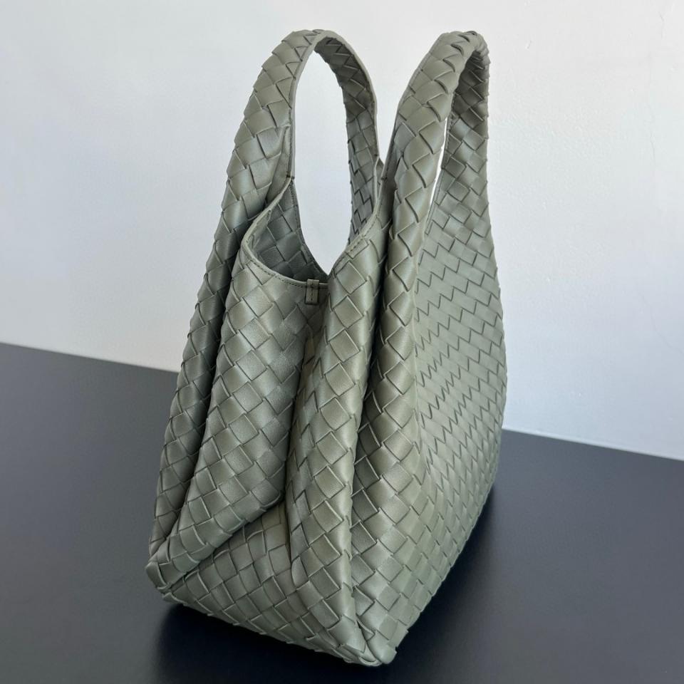 보테가 베네타 라지 캄파나 사이프러스 844250V4 39x25x18.5cm