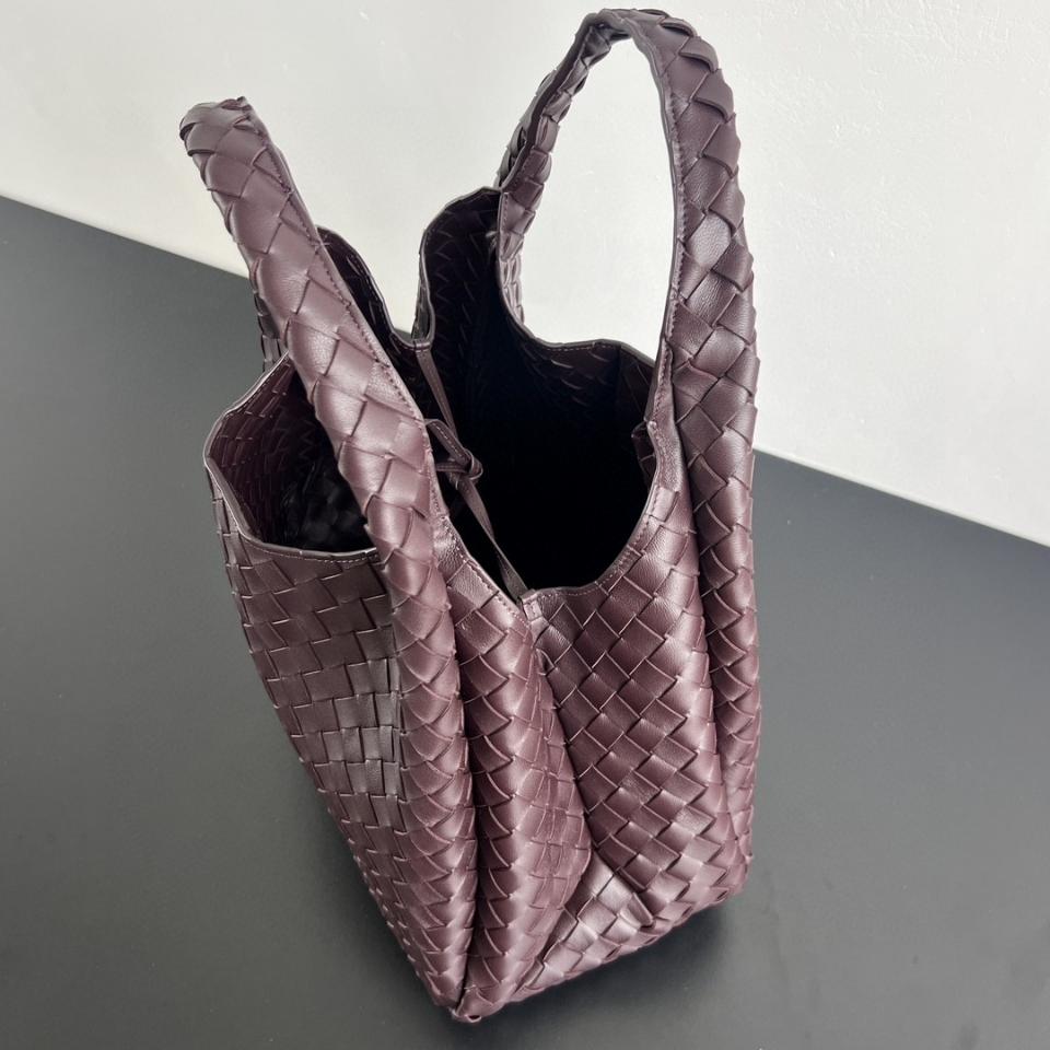 보테가 베네타 라지 캄파나 다크 바롤레 844250V4 39x25x18.5cm
