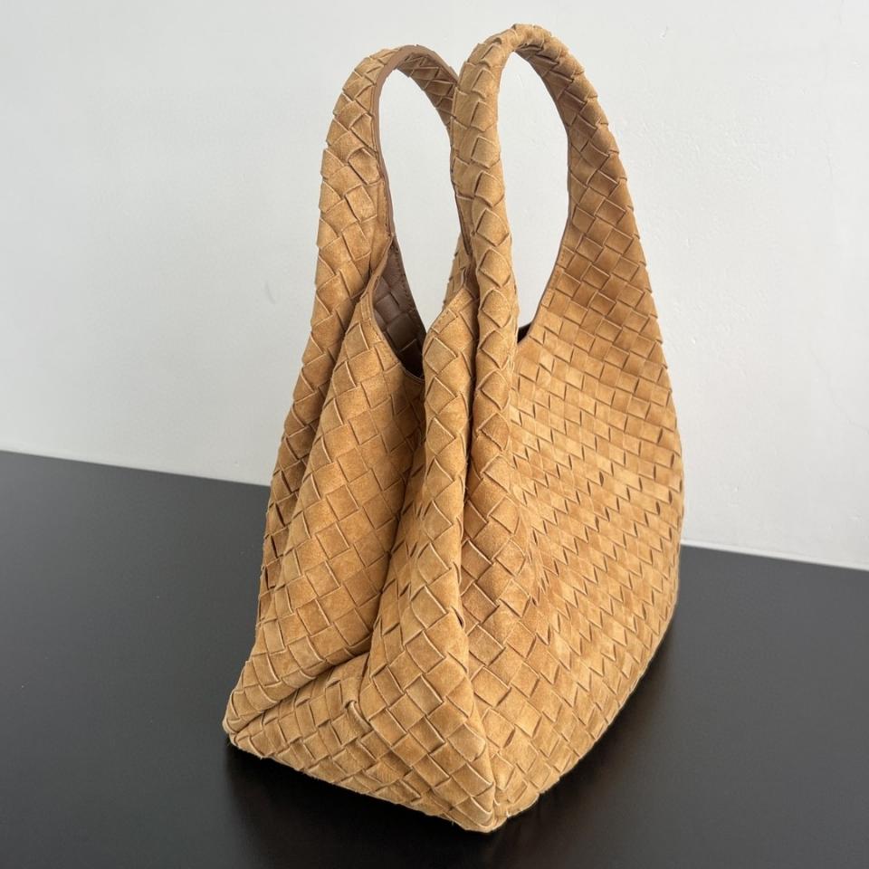보테가 베네타 라지 캄파나 앰버 스웨이드 844250V4 39x25x18.5cm