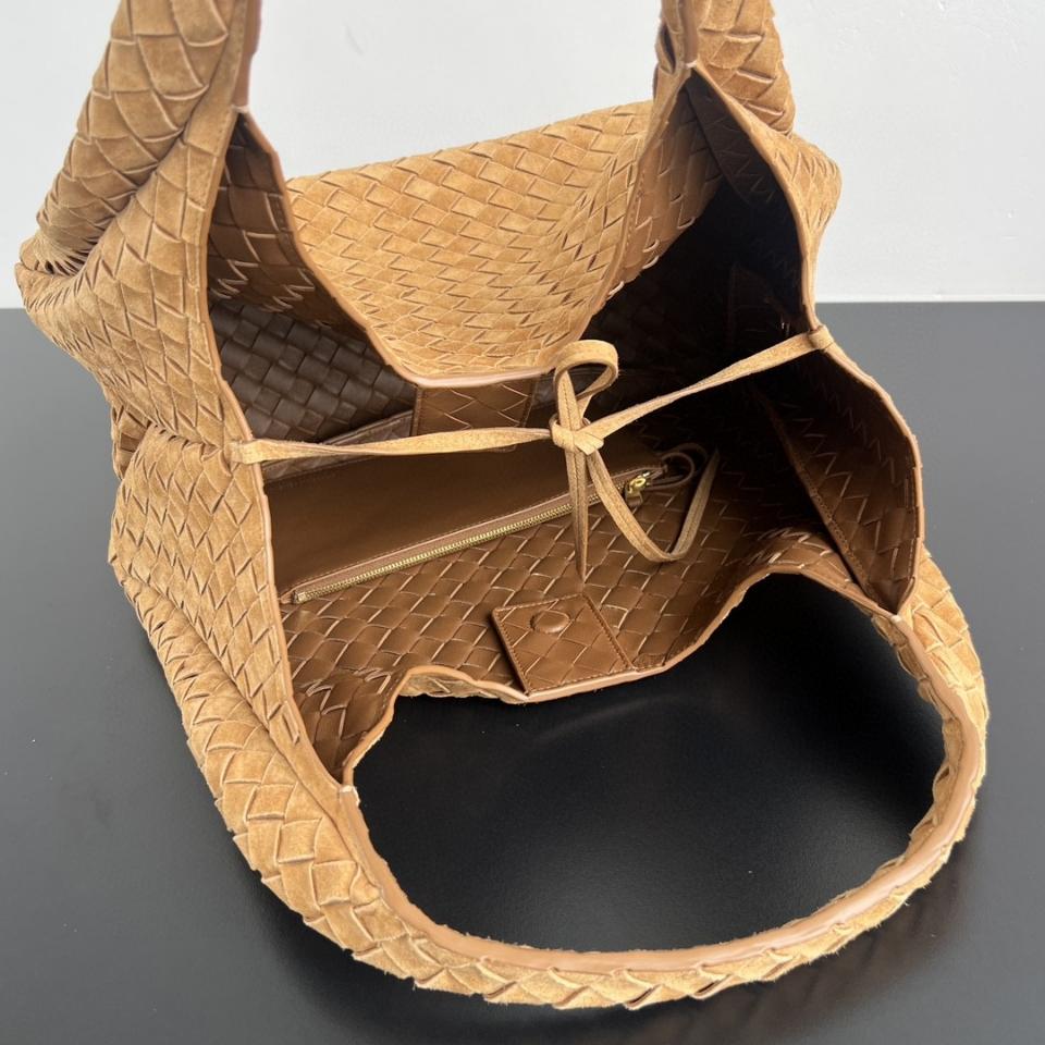 보테가 베네타 라지 캄파나 앰버 스웨이드 844250V4 39x25x18.5cm