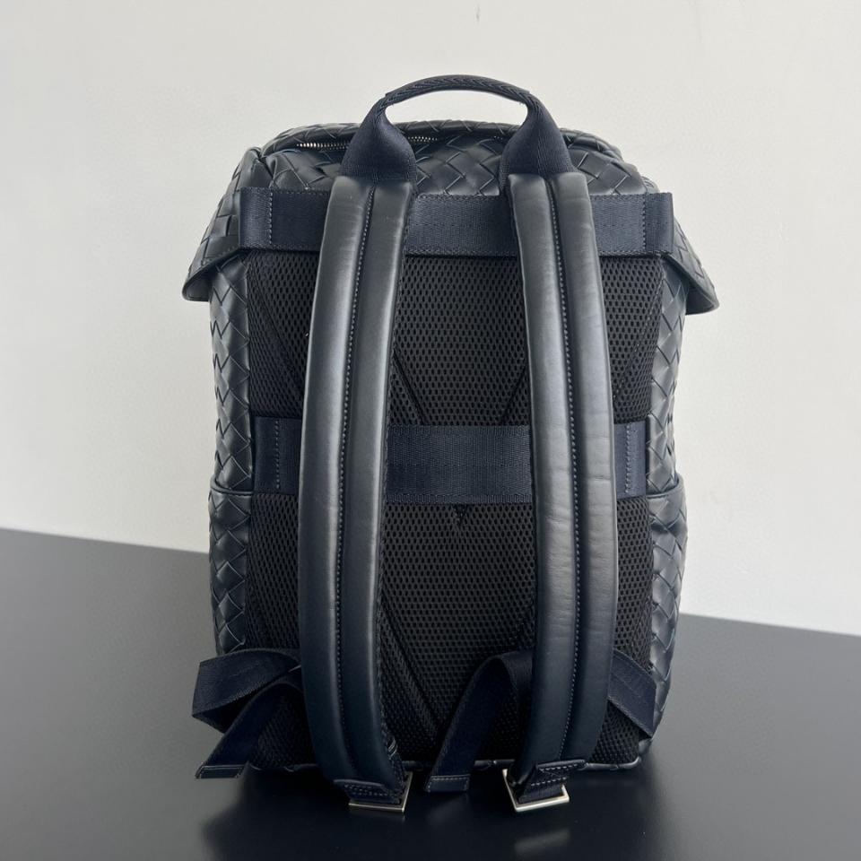 Bottega Veneta 인트레치아토 플랩 백팩 - 네이비 766580 38*26*15cm