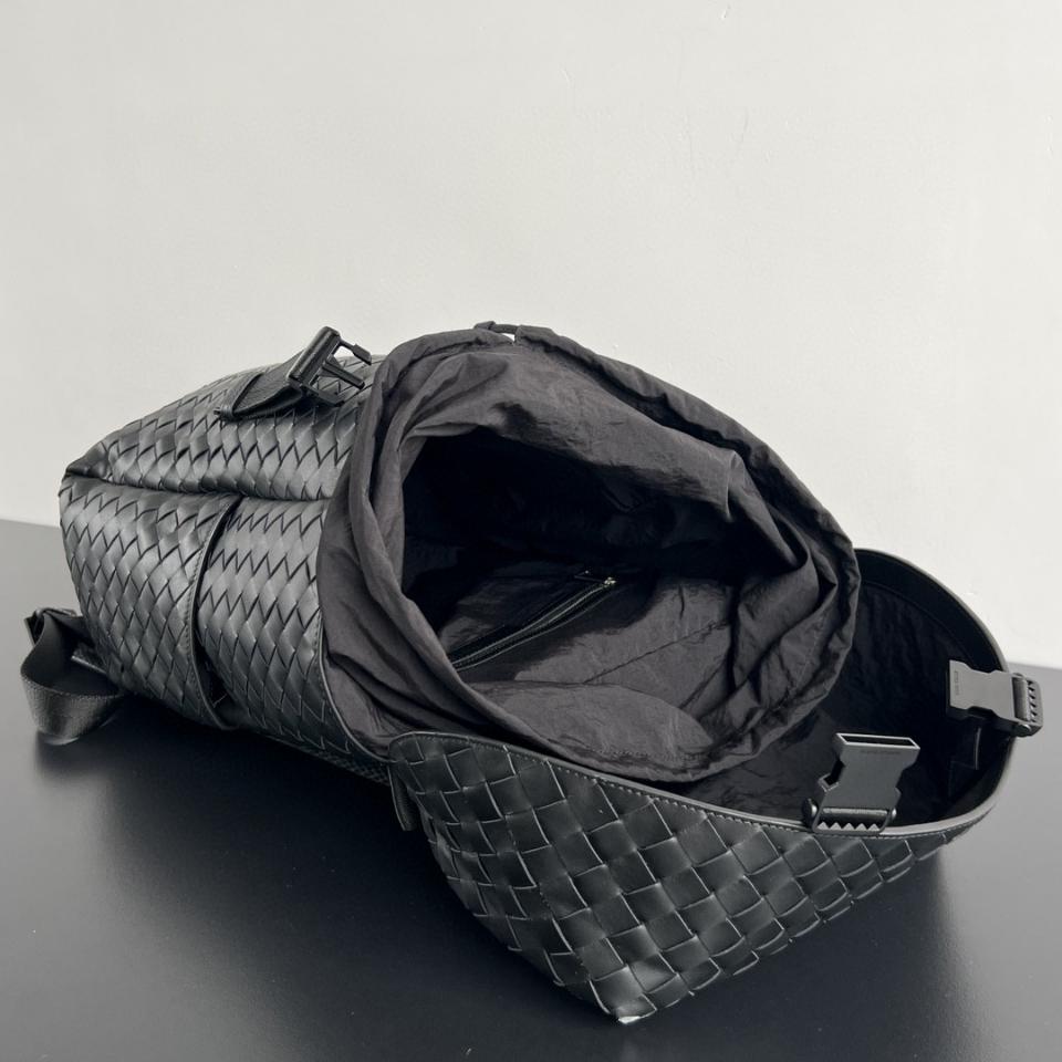 Bottega Veneta 인트레치아토 플랩 백팩 - 풀 블랙 766580 38*26*15cm