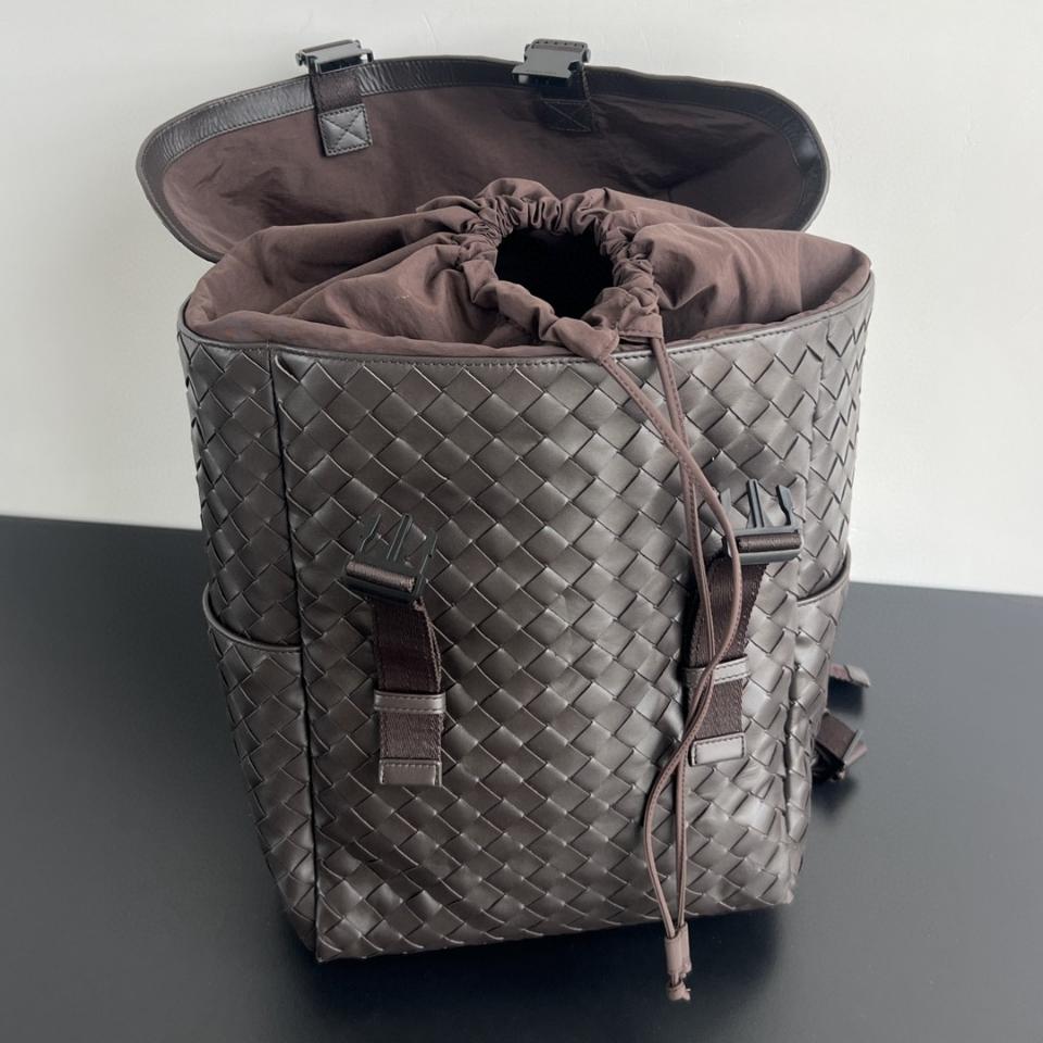 Bottega Veneta 인트레치아토 플랩 백팩 - Fondant 766580 38*26*15cm