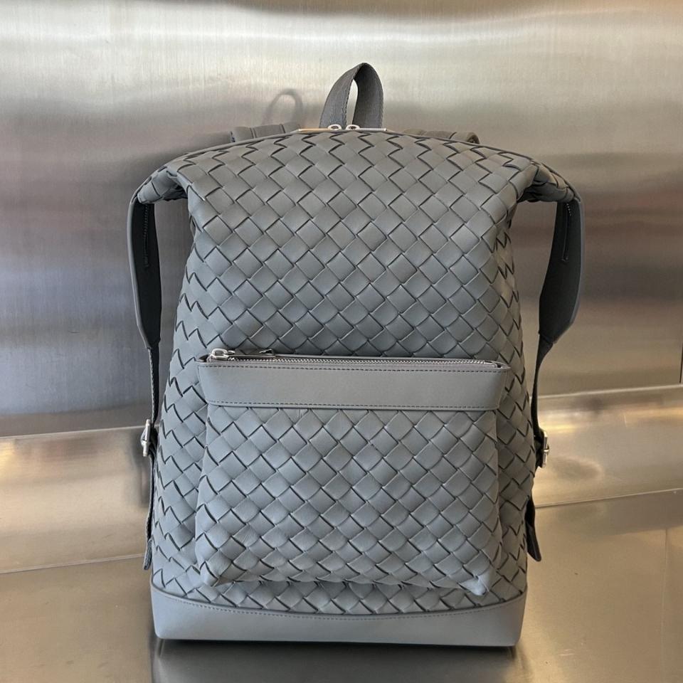 Bottega Veneta 인트레치아토 백팩 그레이 653118 42x30x13cm