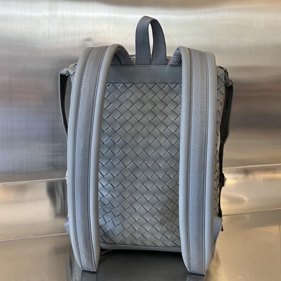 Bottega Veneta 인트레치아토 백팩 그레이 653118 42x30x13cm