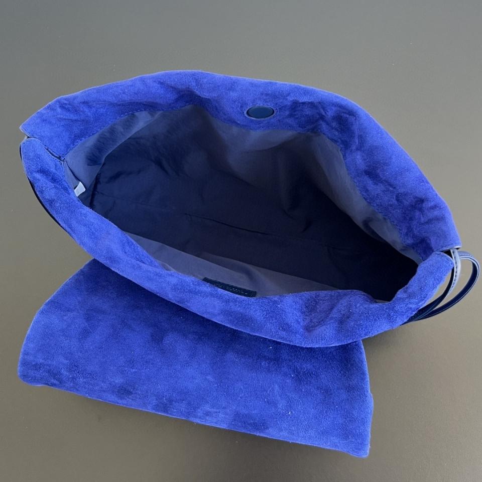 Bottega Veneta Giorno 인트레치아토 스웨이드 숄더백 블루 857657 33x19x8cm
