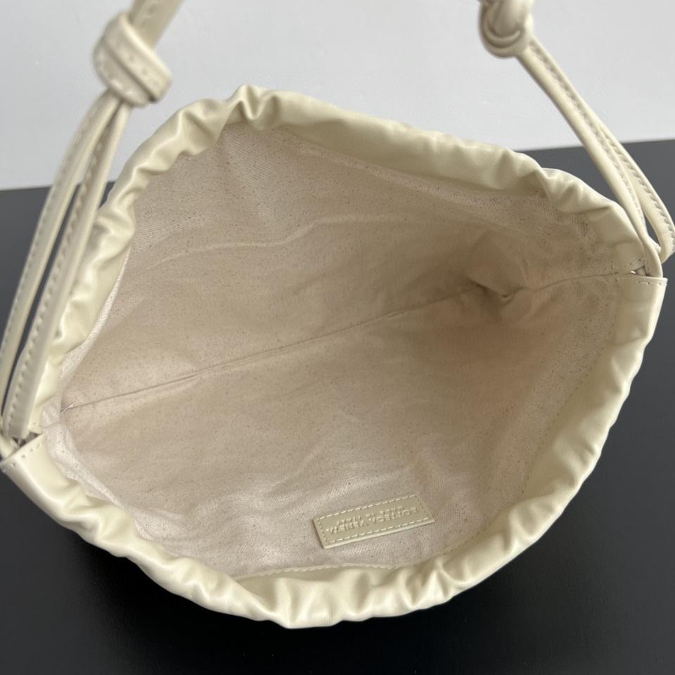 보테가 베네타 라피아 더스트백 839102 32x23cm