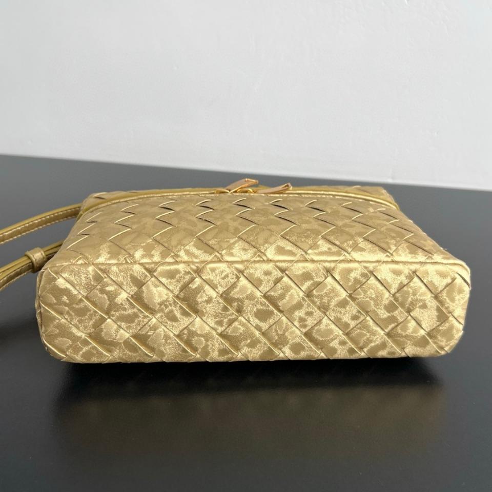 보테가 베네타 뱅뱅 골드 789109 23x13x6CM