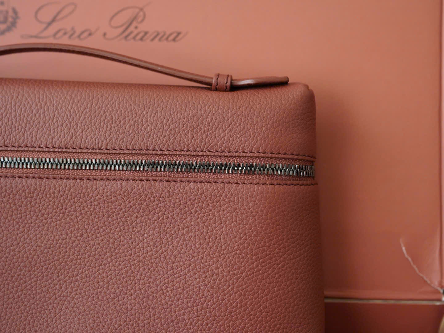 로로피아나 Extra Pouch L29 남성용 가죽 클러치백