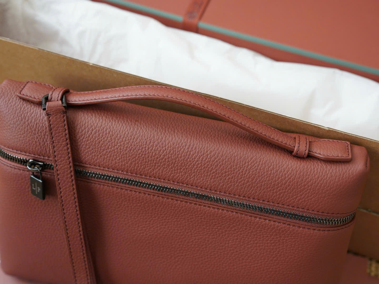 로로피아나 Extra Pouch L29 남성용 가죽 클러치백