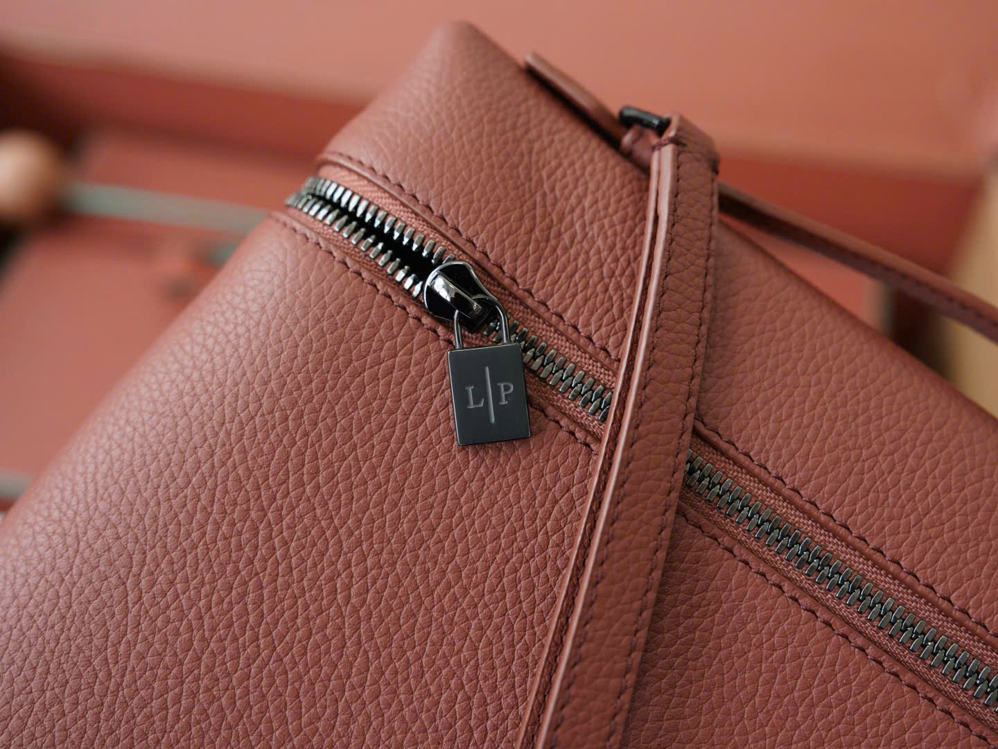 로로피아나 Extra Pouch L29 남성용 가죽 클러치백