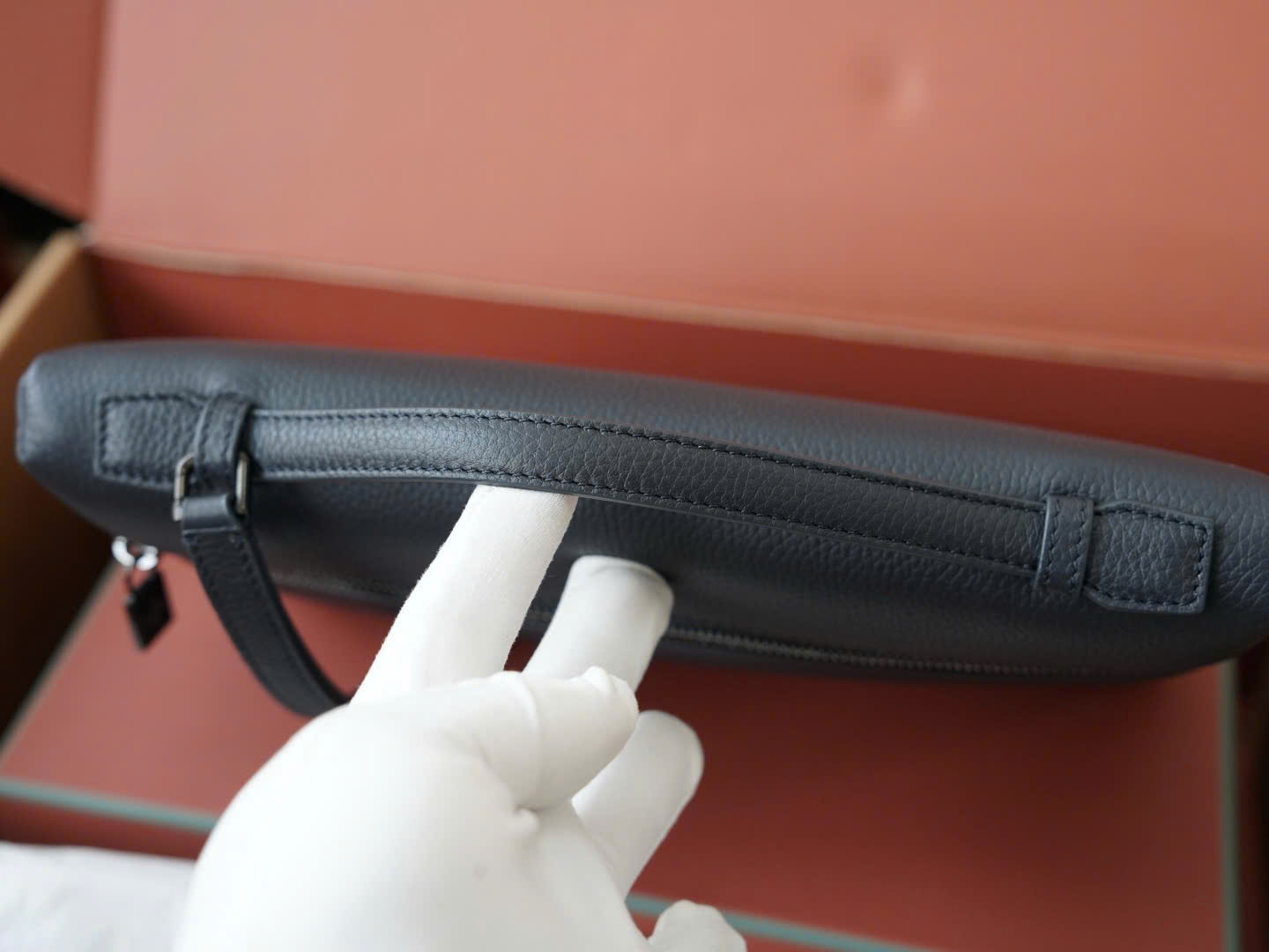 로로피아나 Extra Pouch L29 남성용 가죽 클러치백