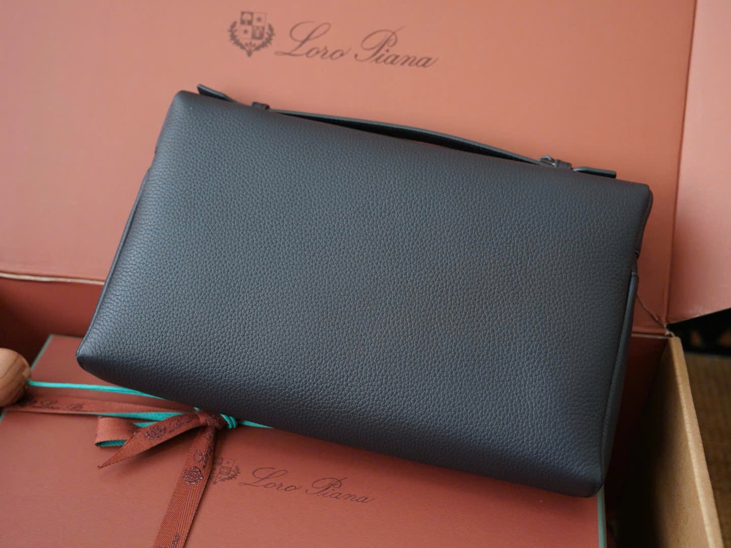 로로피아나 Extra Pouch L29 남성용 가죽 클러치백