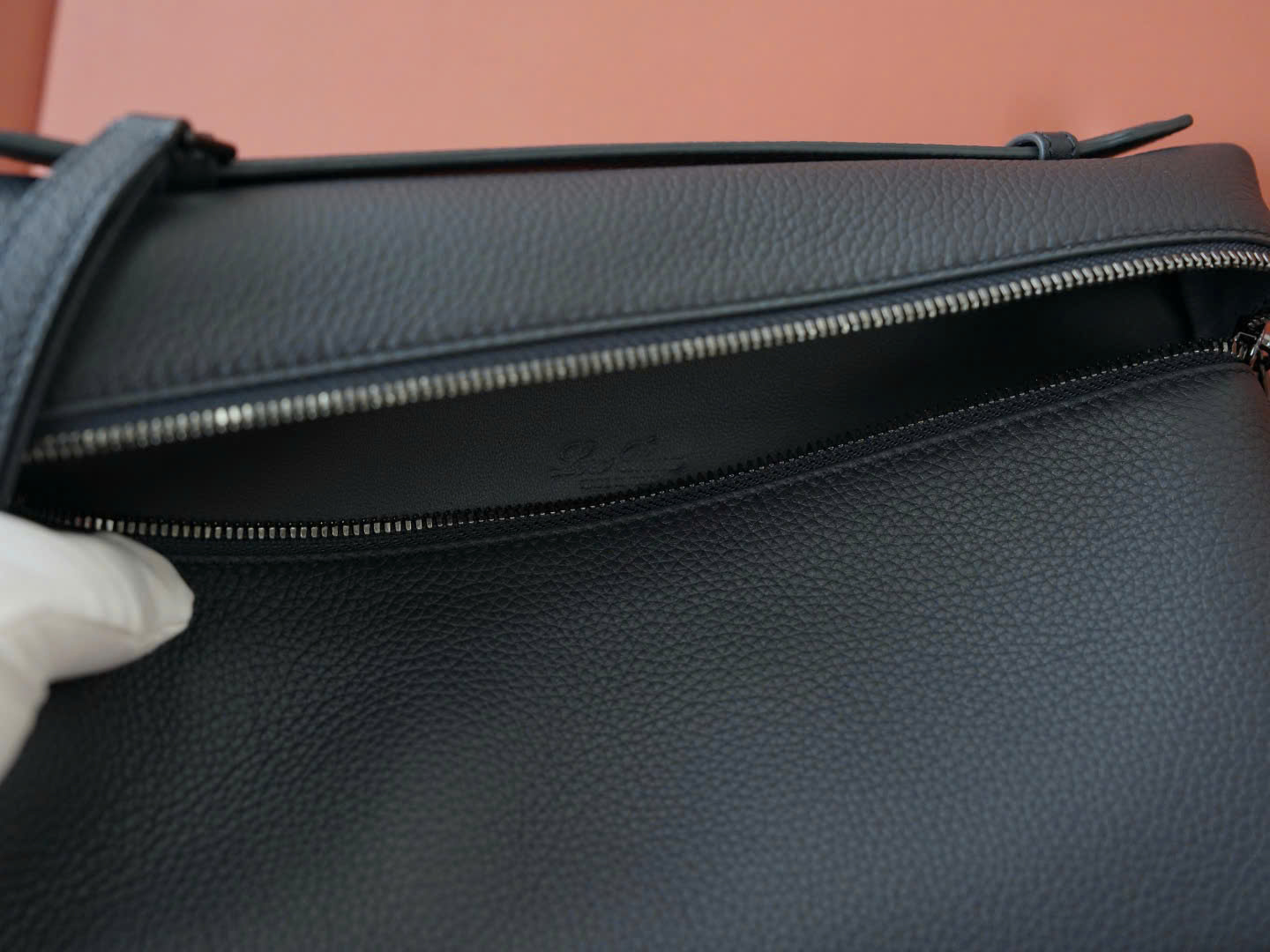 로로피아나 Extra Pouch L29 남성용 가죽 클러치백