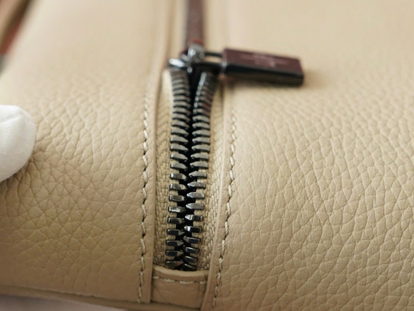 로로피아나 Extra Pouch L29 남성용 가죽 클러치백
