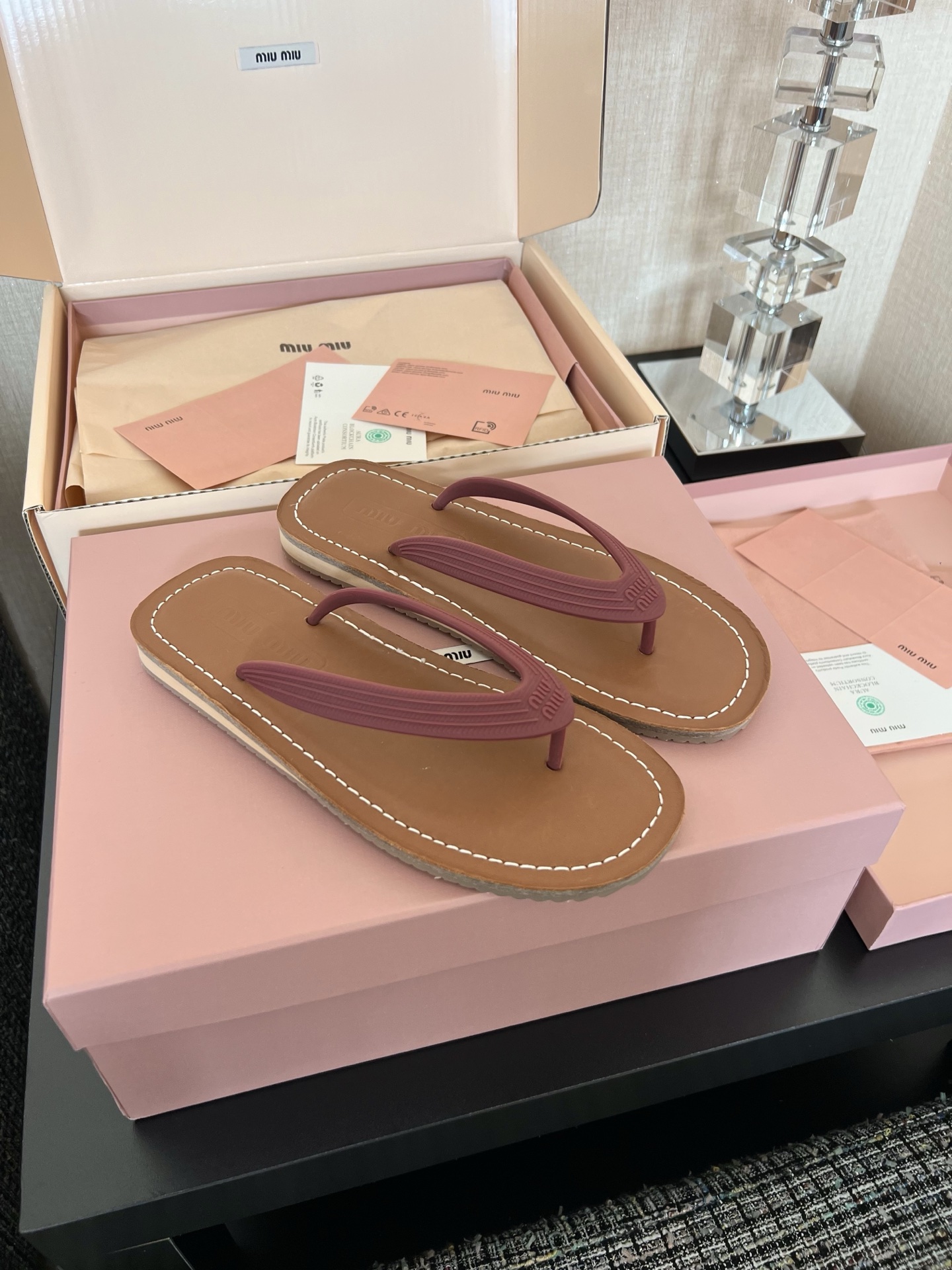 MIU MIU 로고 장식 여성 로퍼