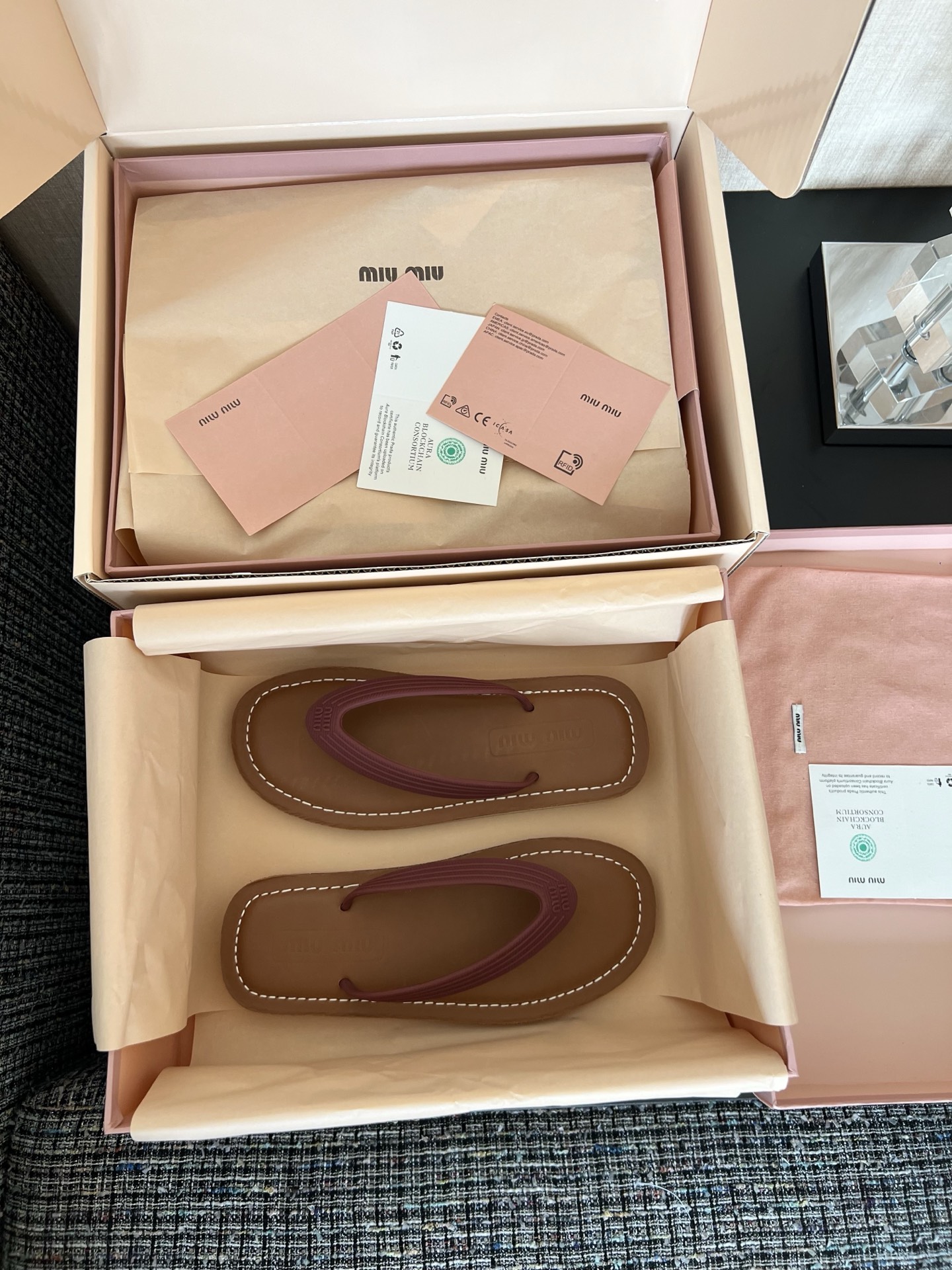 MIU MIU 로고 장식 여성 로퍼