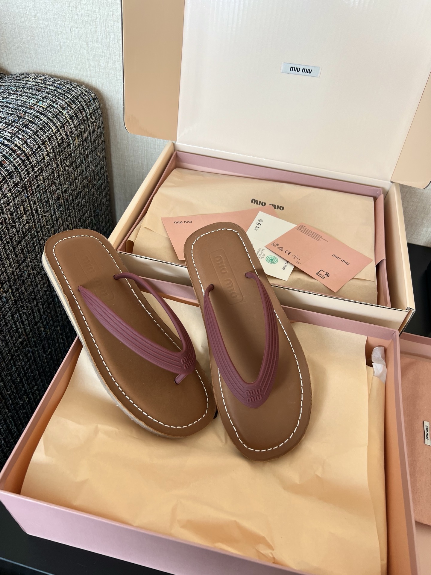 MIU MIU 로고 장식 여성 로퍼