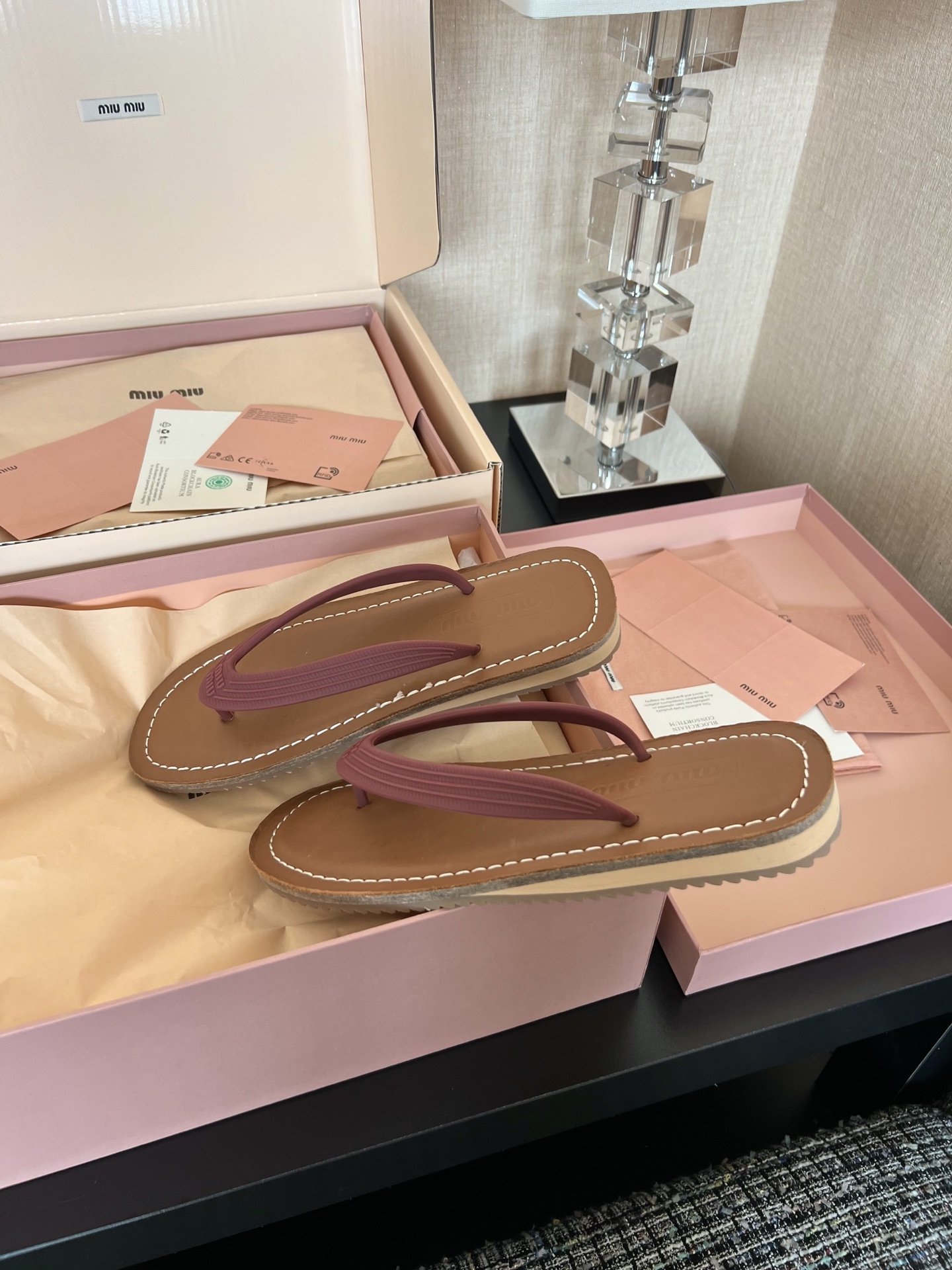 MIU MIU 로고 장식 여성 로퍼