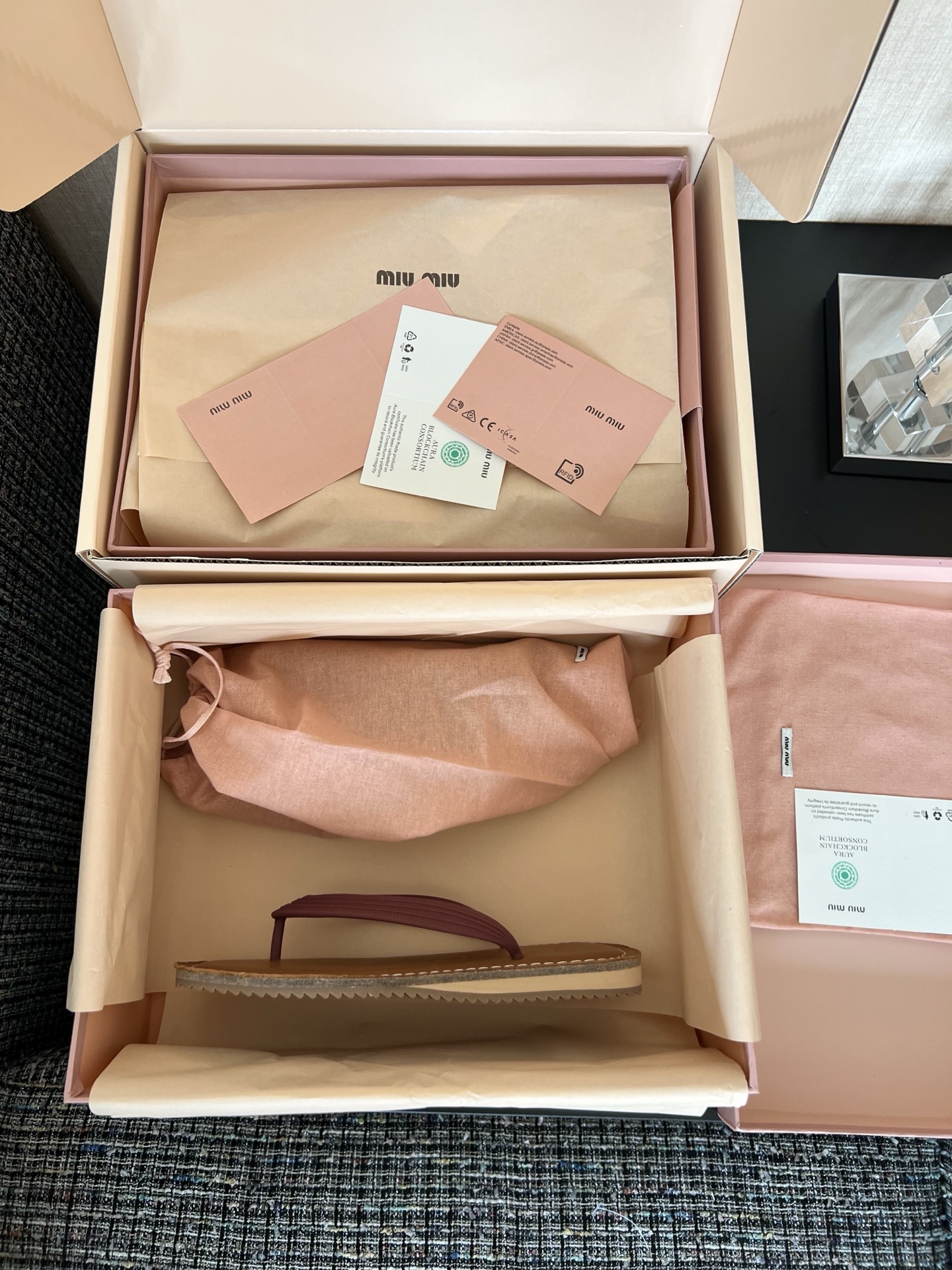 MIU MIU 로고 장식 여성 로퍼