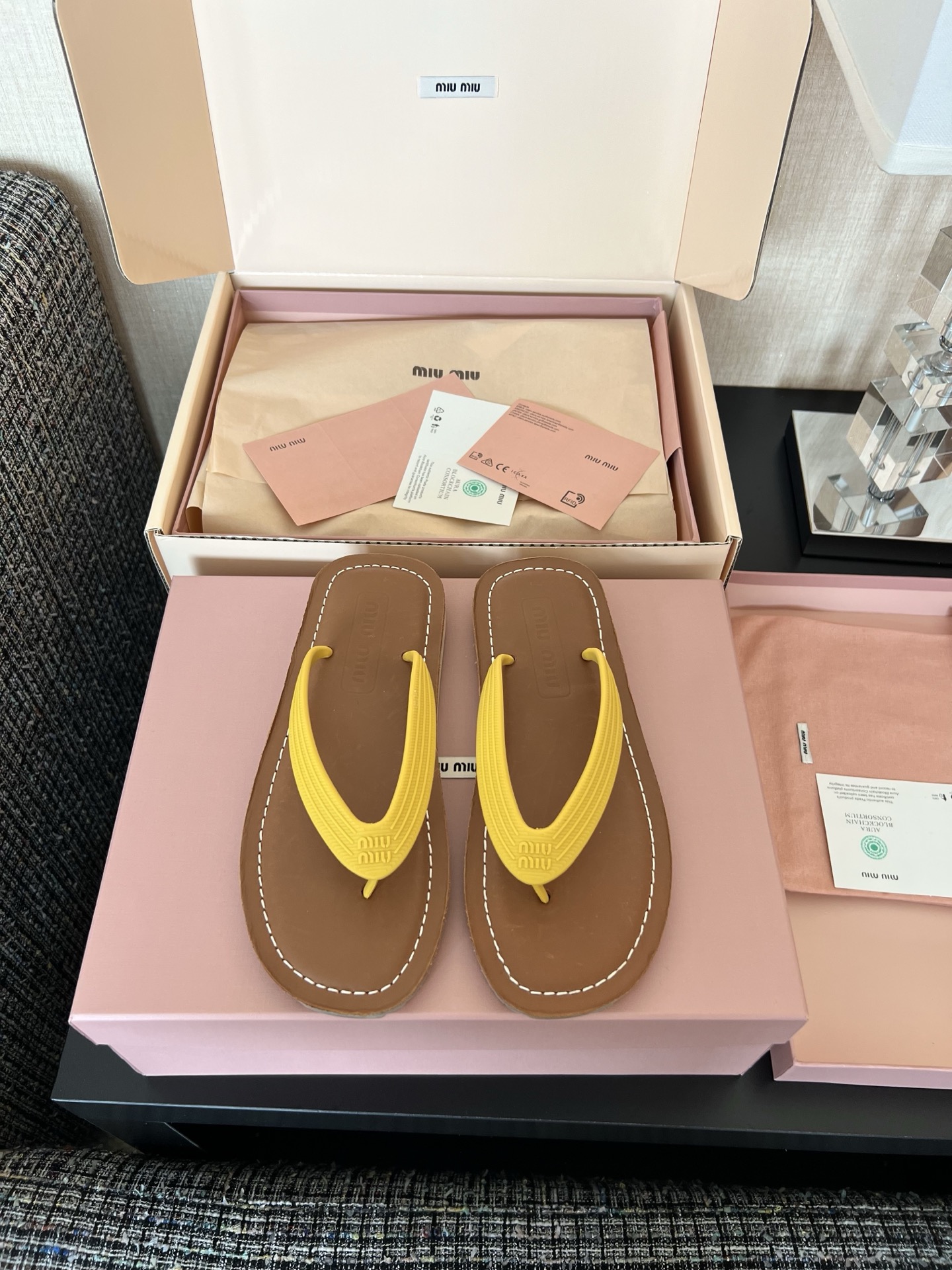MIU MIU 로고 장식 여성 로퍼