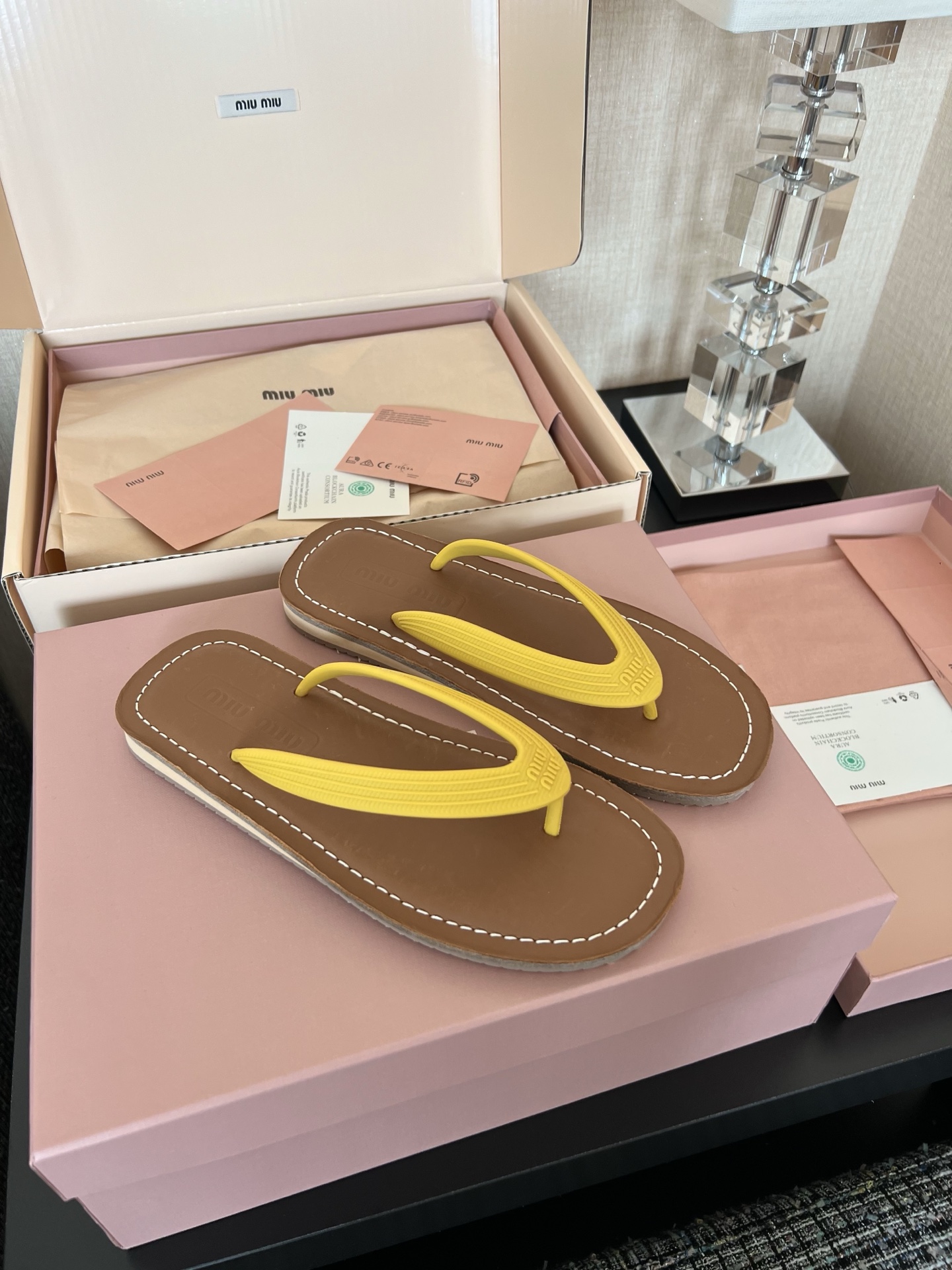 MIU MIU 로고 장식 여성 로퍼