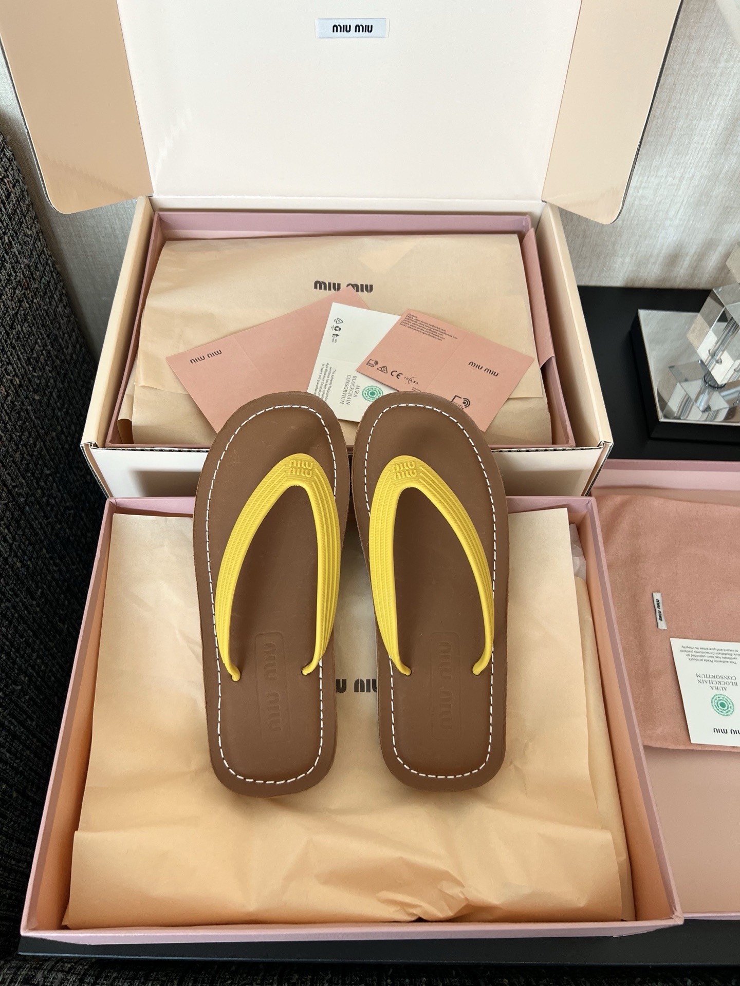 MIU MIU 로고 장식 여성 로퍼