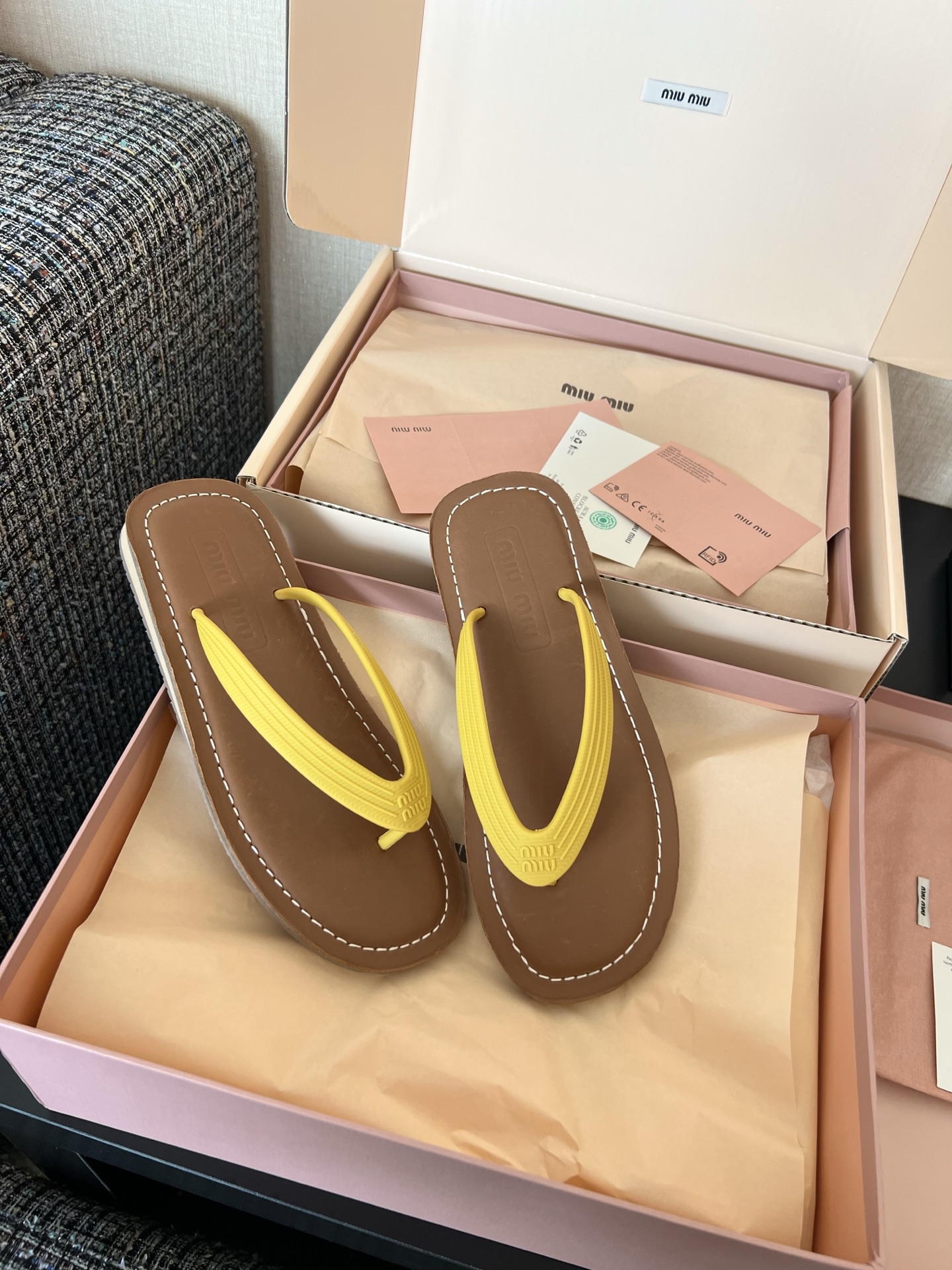 MIU MIU 로고 장식 여성 로퍼