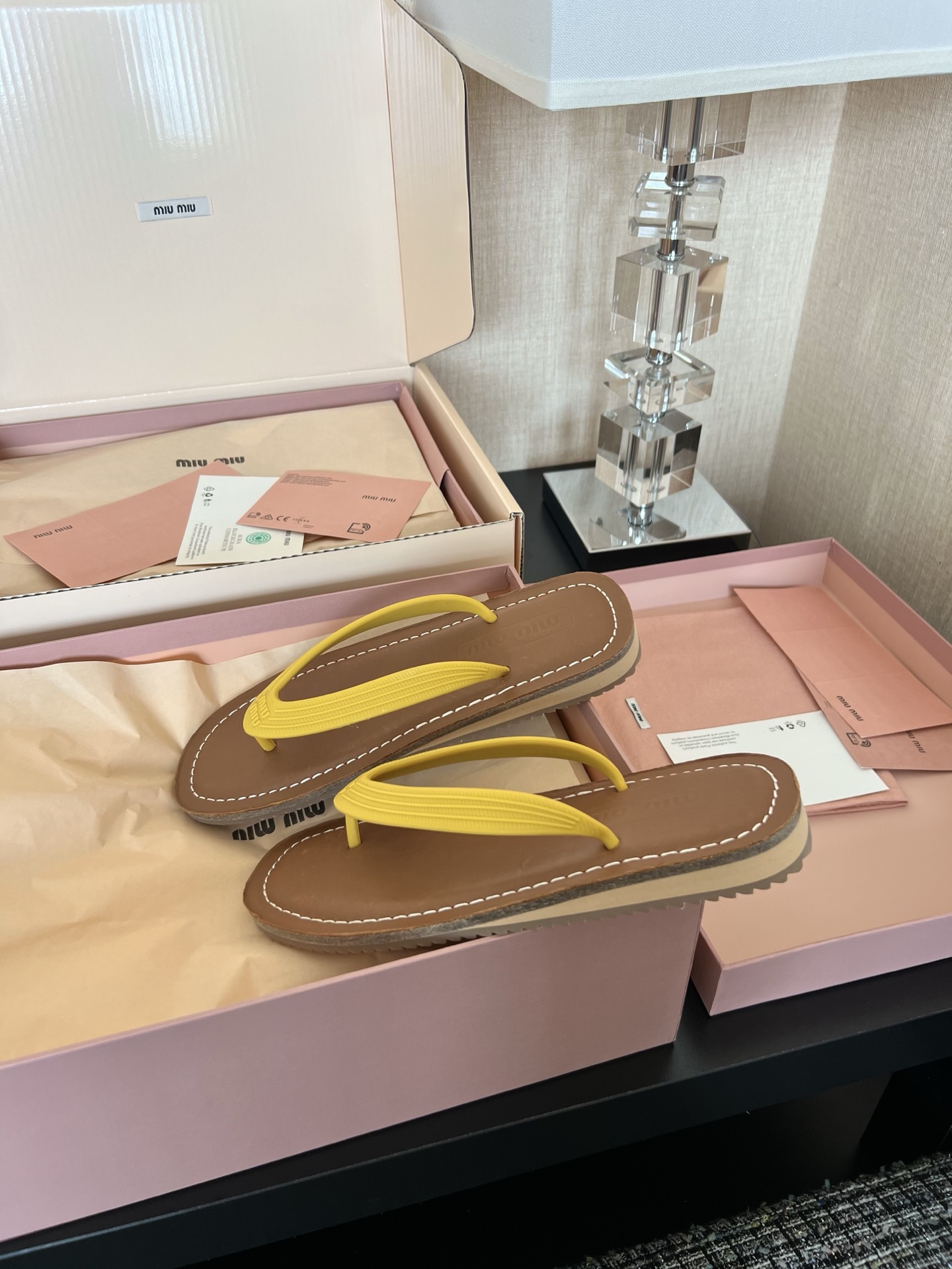 MIU MIU 로고 장식 여성 로퍼