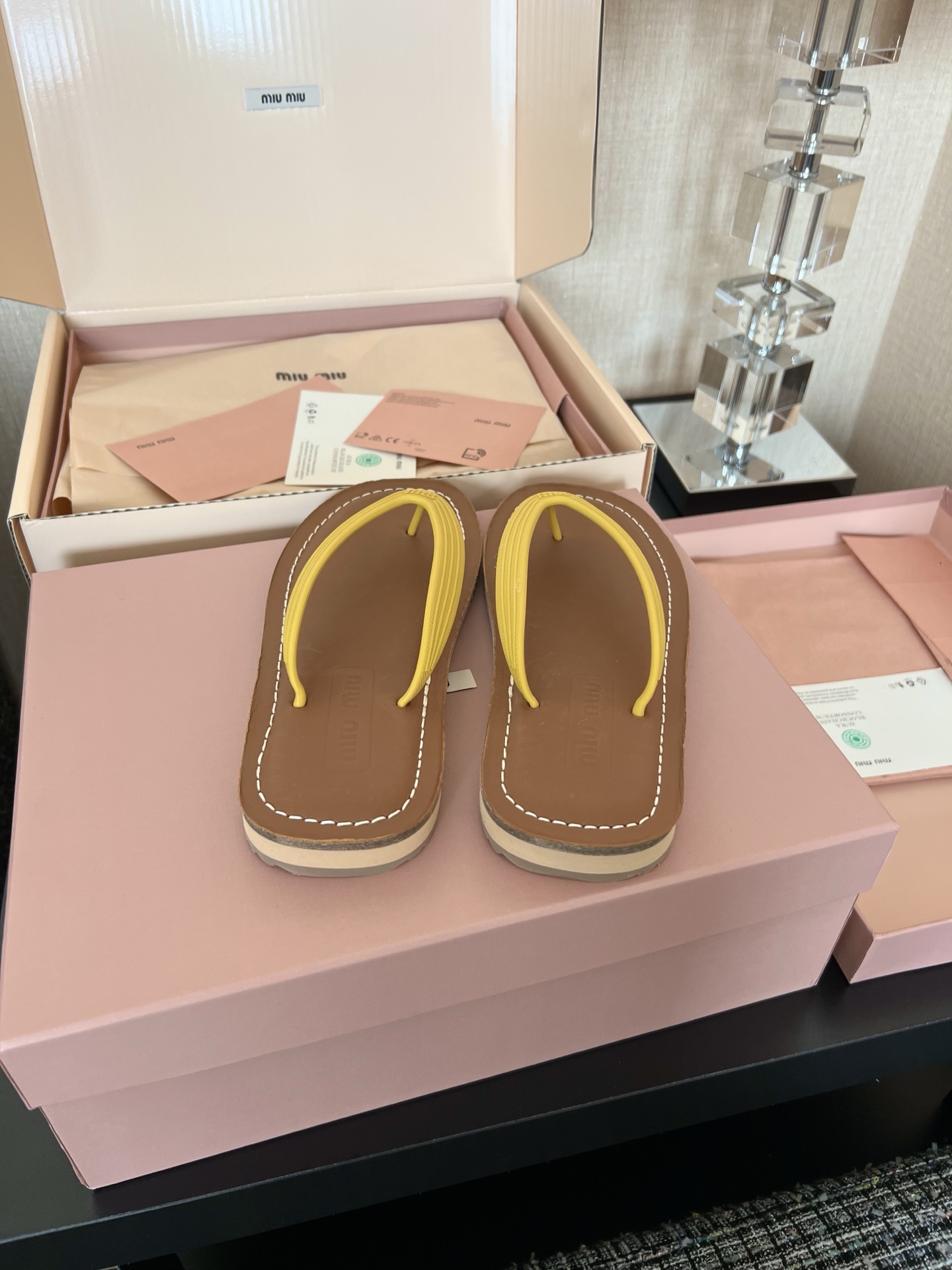 MIU MIU 로고 장식 여성 로퍼