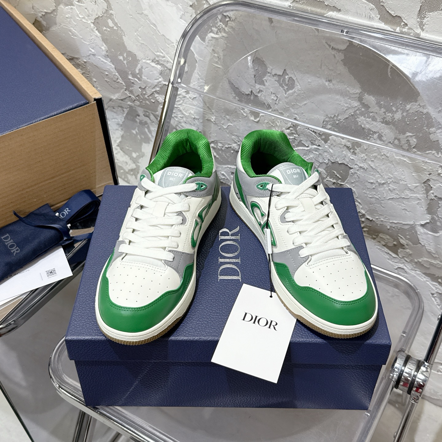 2025년 한정판 Dior x 카브스(KAWS) 콜라보 B57 스니커즈