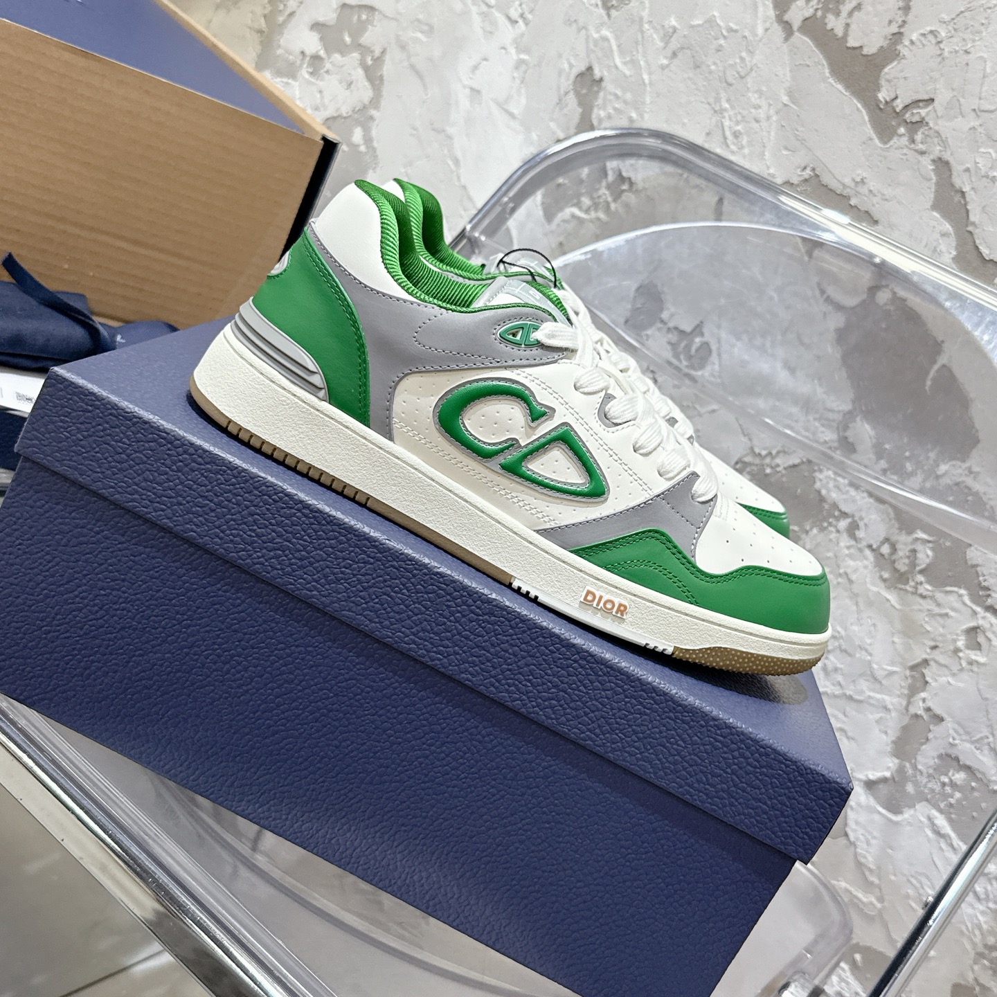 2025년 한정판 Dior x 카브스(KAWS) 콜라보 B57 스니커즈