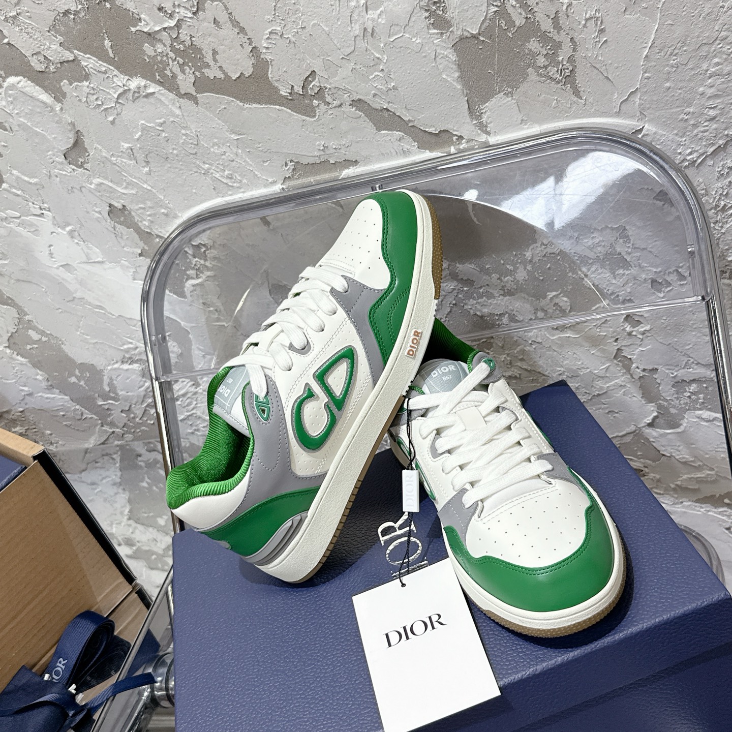 2025년 한정판 Dior x 카브스(KAWS) 콜라보 B57 스니커즈