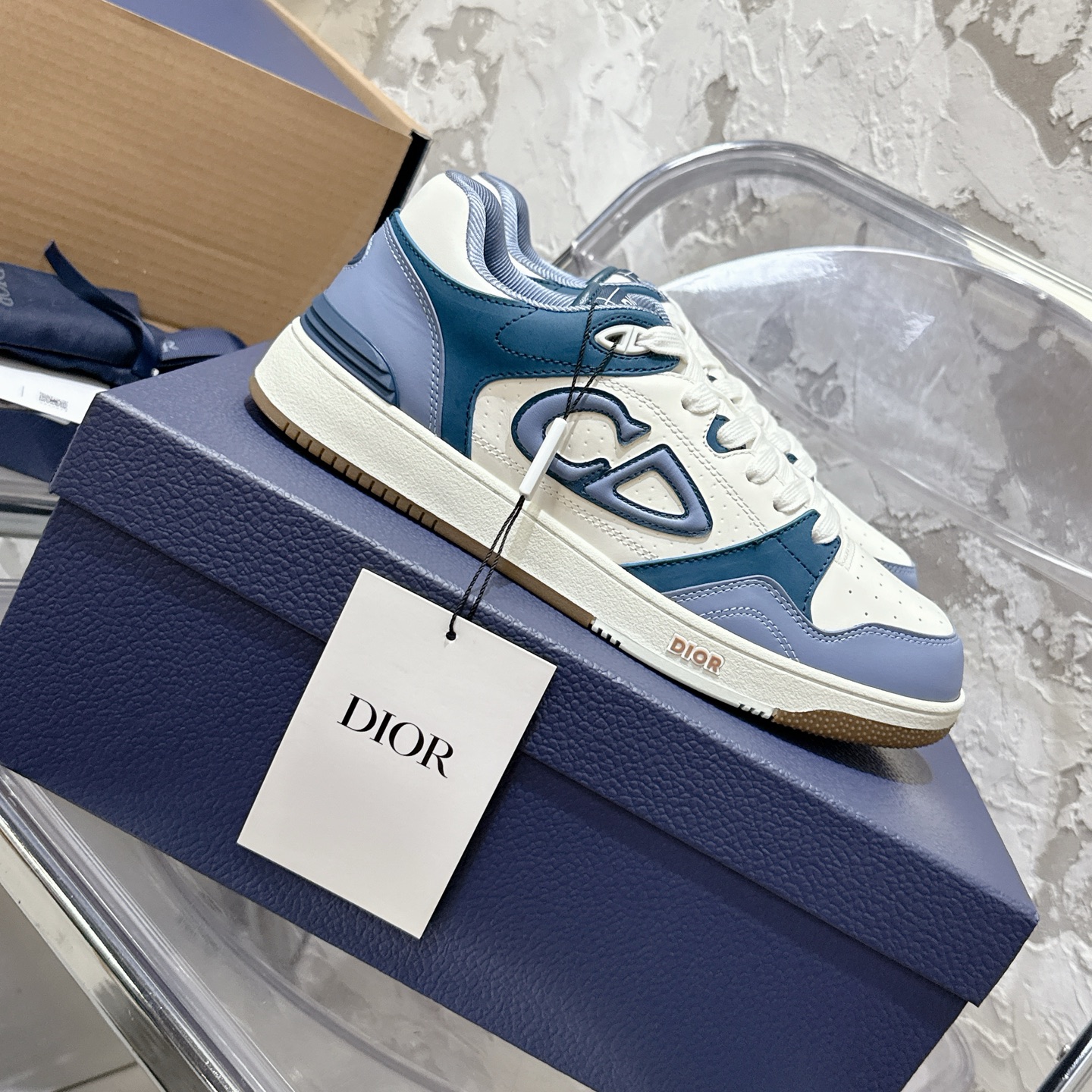 2025년 한정판 Dior x 카브스(KAWS) 콜라보 B57 스니커즈