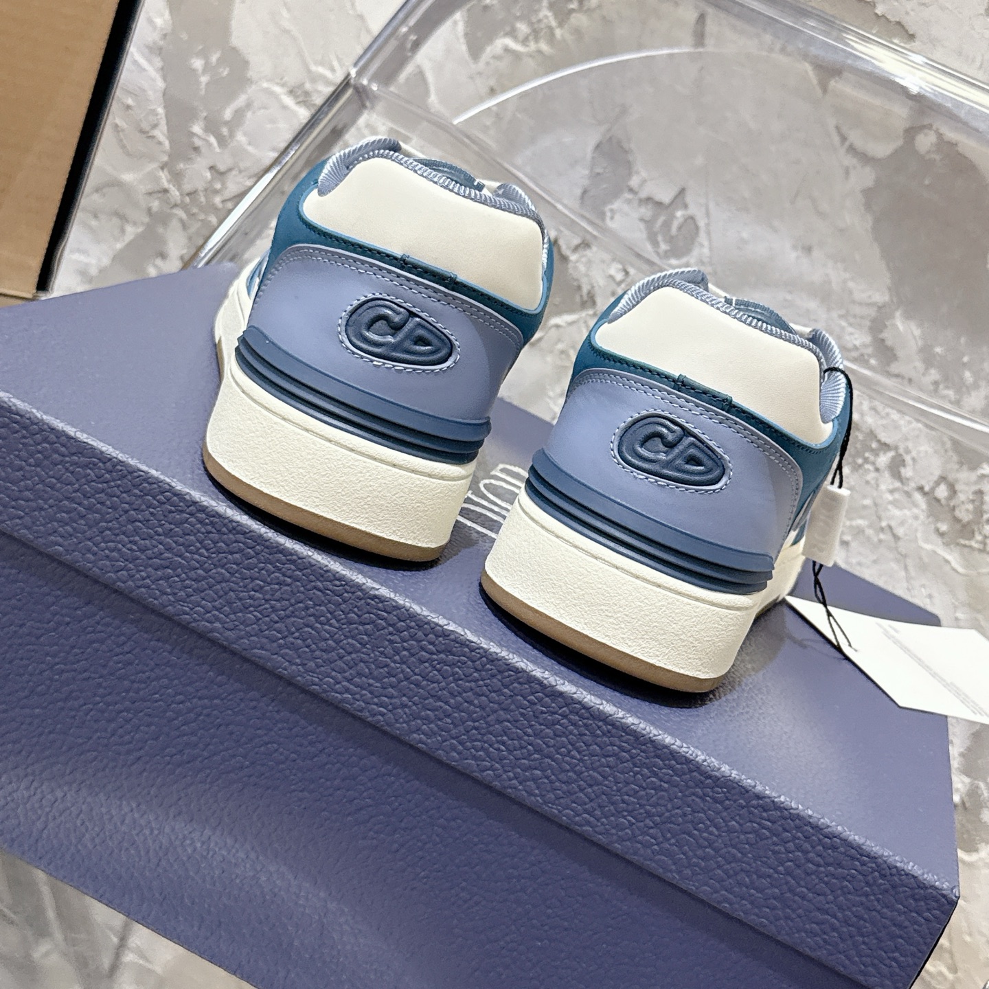 2025년 한정판 Dior x 카브스(KAWS) 콜라보 B57 스니커즈