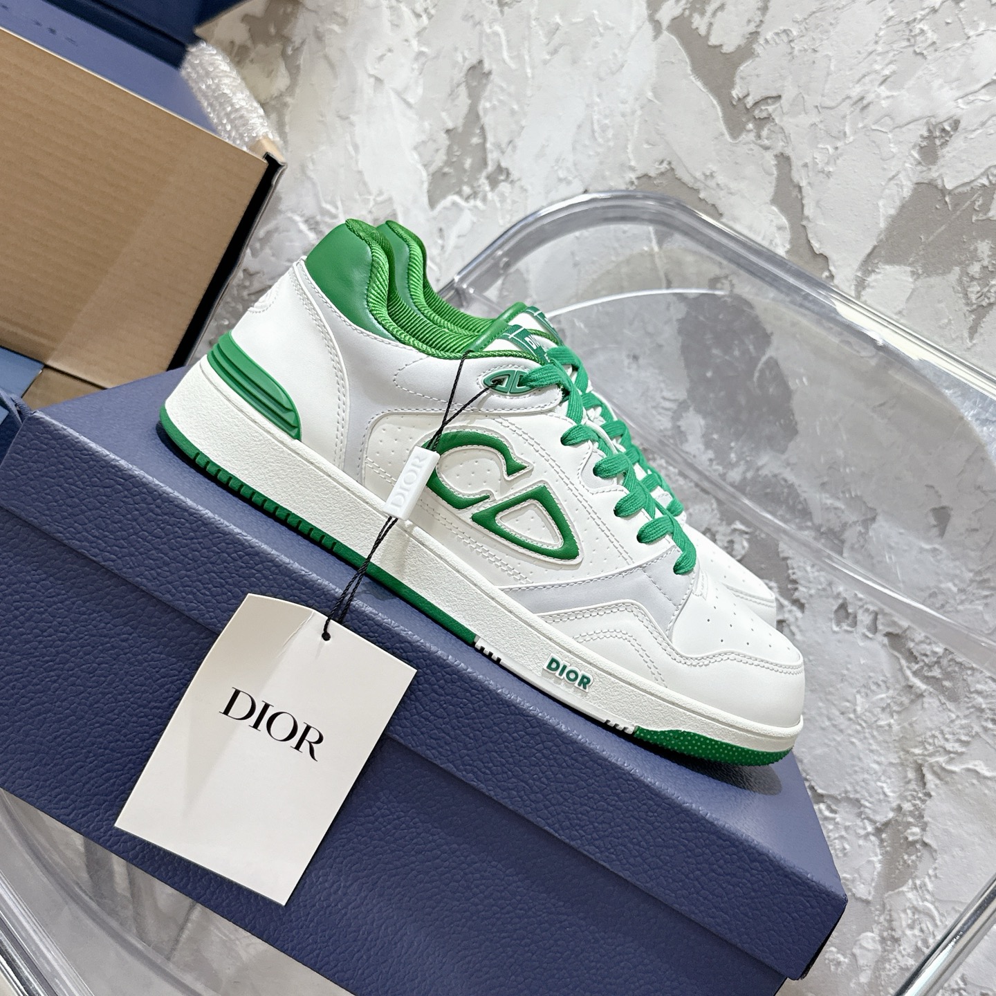 2025년 한정판 Dior x 카브스(KAWS) 콜라보 B57 스니커즈