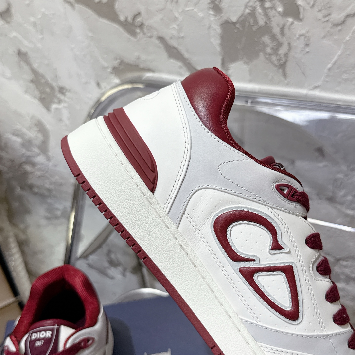2025년 한정판 Dior x 카브스(KAWS) 콜라보 B57 스니커즈