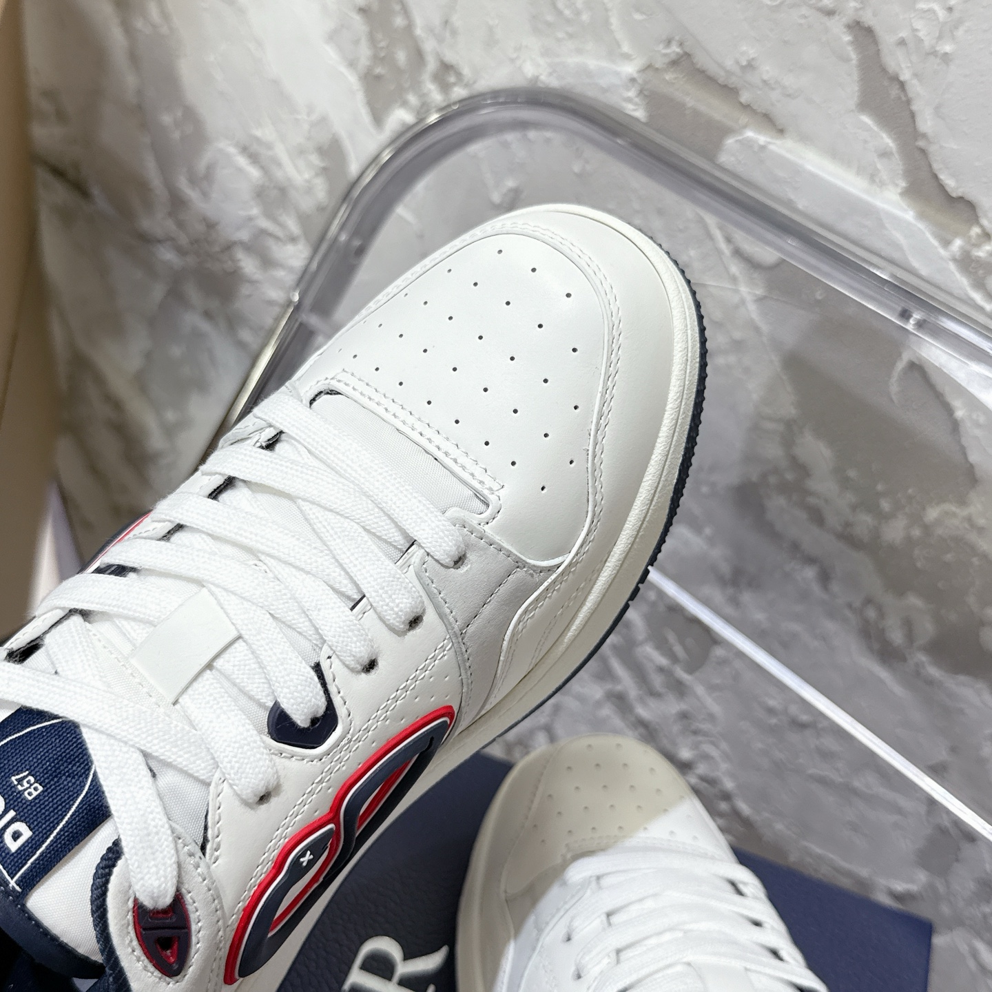 2025년 한정판 Dior x 카브스(KAWS) 콜라보 B57 스니커즈