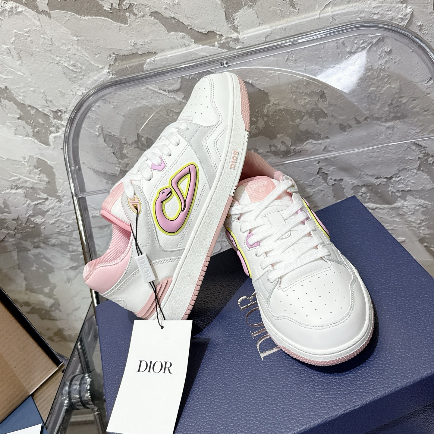 2025년 한정판 Dior x 카브스(KAWS) 콜라보 B57 스니커즈