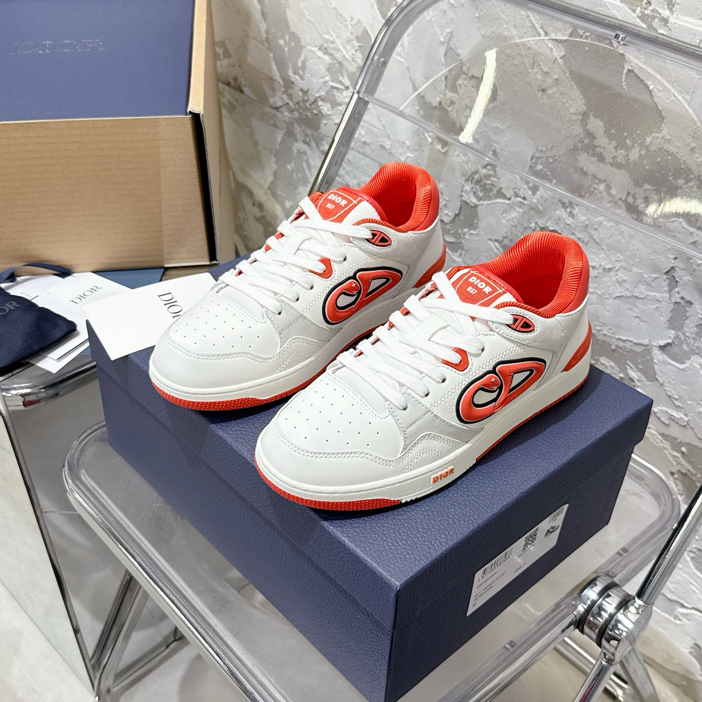 2025년 한정판 Dior x 카브스(KAWS) 콜라보 B57 스니커즈