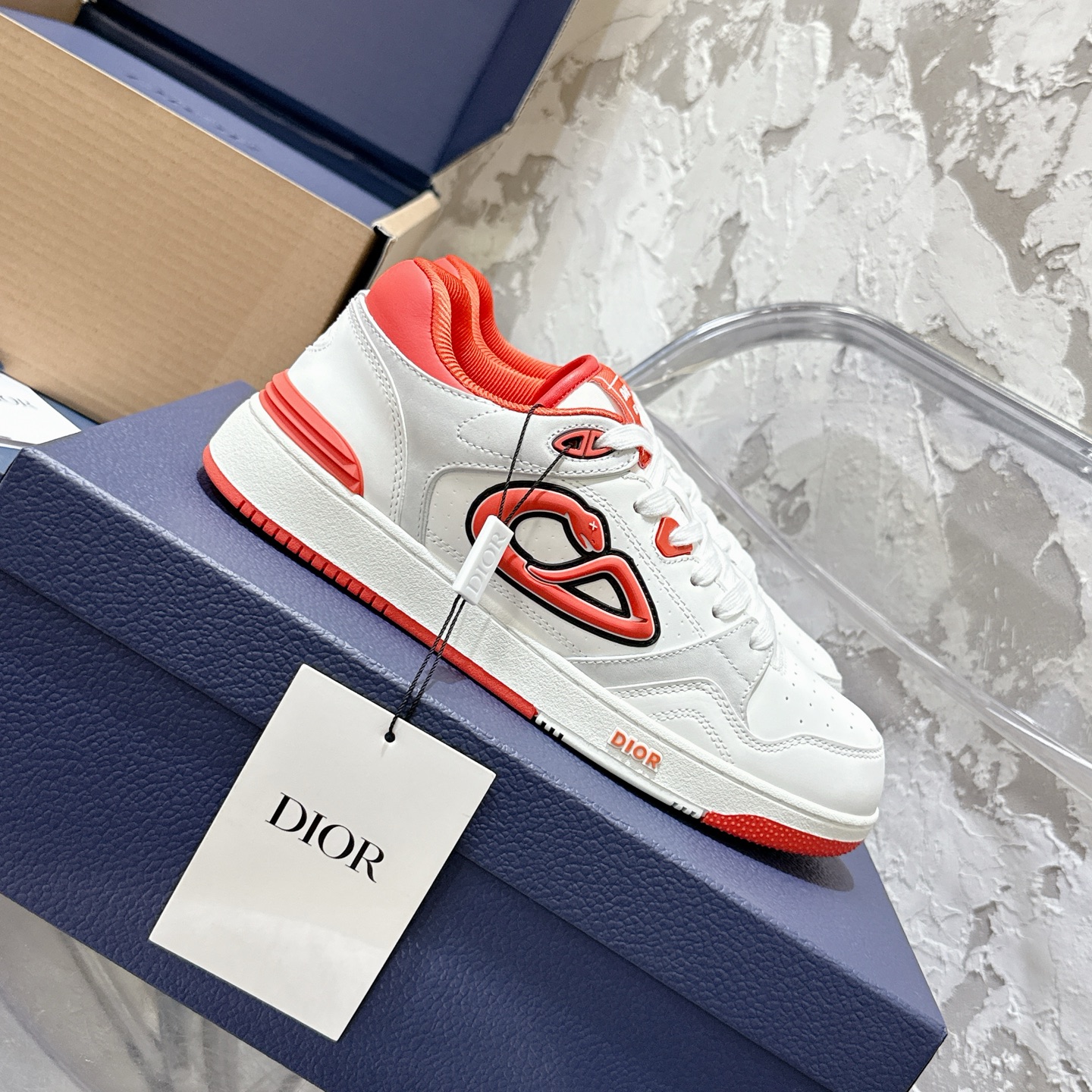 2025년 한정판 Dior x 카브스(KAWS) 콜라보 B57 스니커즈