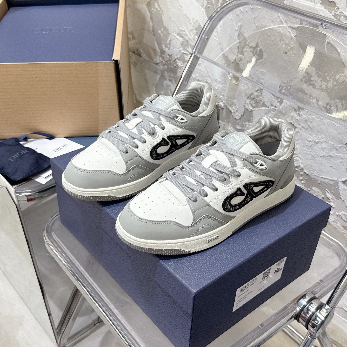 2025년 한정판 Dior x 카브스(KAWS) 콜라보 B57 스니커즈